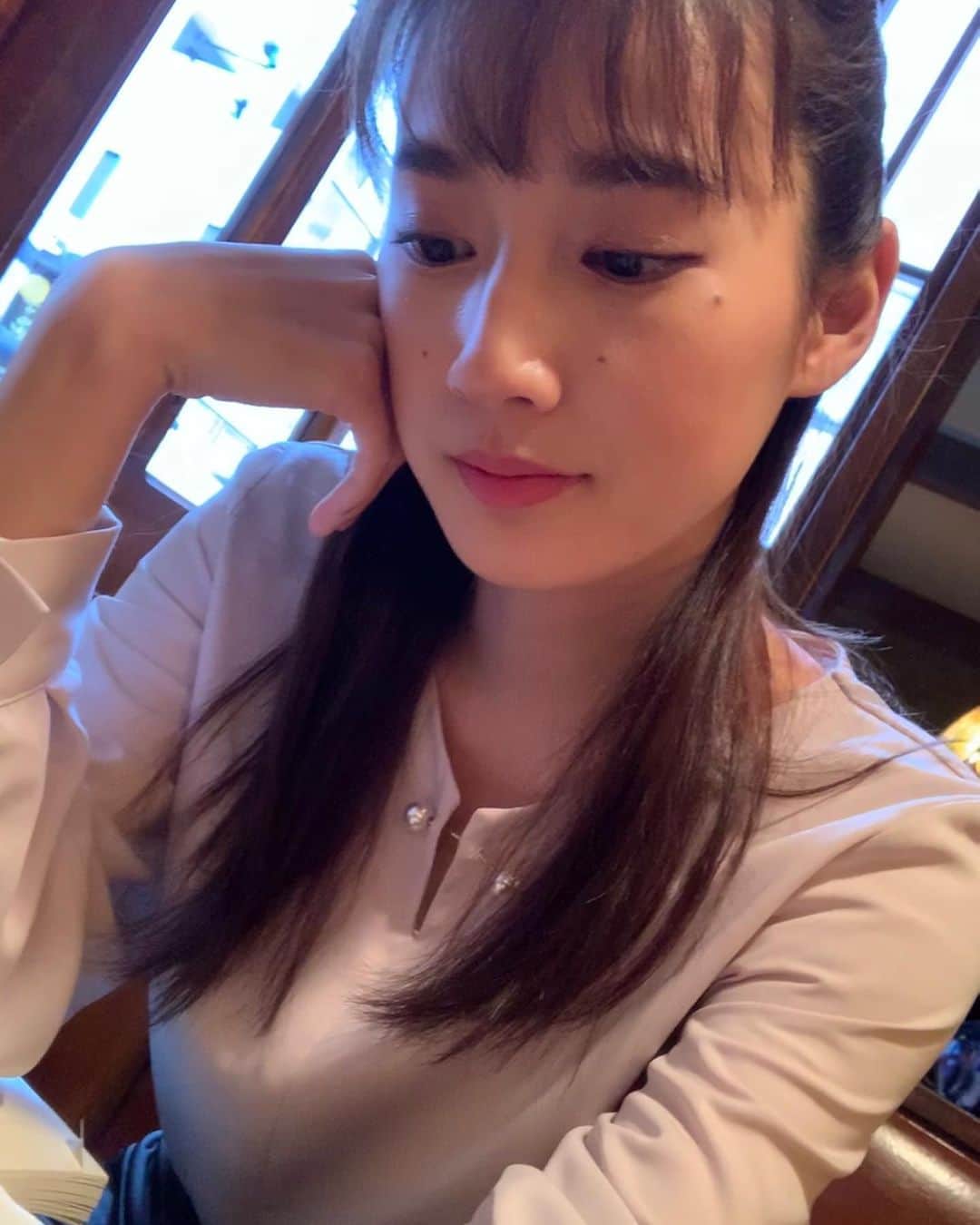 高嶋香帆のインスタグラム：「ふぅ〜(*´ー｀*)おはよう！ . 今日はお勉強です✍️ 頑張ります☺️✨ . 先日はストーリーへ質問を沢山して頂きありがとうございました🥰 . 楽しかったので、またやりますね🙋‍♀️💓 . . 皆さまお身体にお気を付けて！ 素敵な一日になりますように！🙏✨」