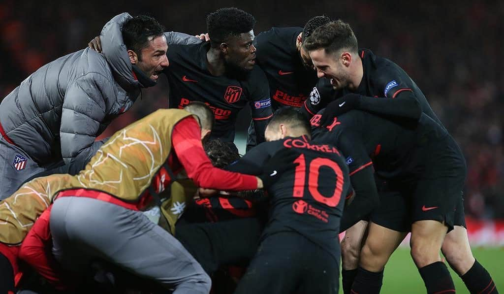 アントニオ・アダンさんのインスタグラム写真 - (アントニオ・アダンInstagram)「Noche para la historia en Anfield! Creemos, soñamos y luchamos juntos. Aúpa @atleticodemadrid ! #UCL 🔴⚪🙌🏼」3月12日 8時43分 - antonioadan13