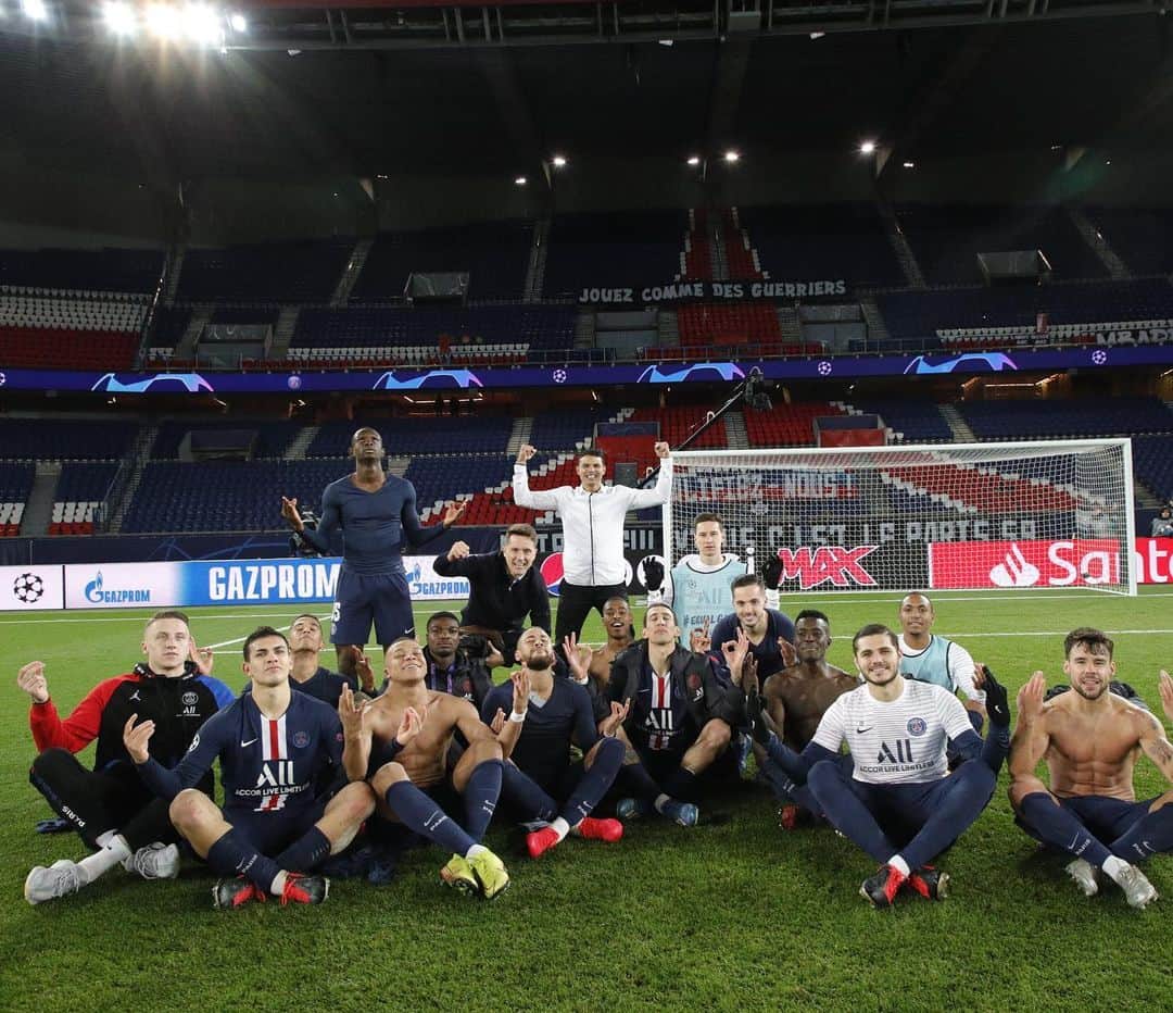 チアゴ・シルヴァのインスタグラム：「Sozinhos podemos muita coisa, mas juntos, podemos tudo! 🇫🇷 Tout seul on va plus vite, ensemble on va plus loin. • • • • • #IciCestParis #PSG #ParisSaintGermain #PSGBVB #AllezParis #ChampionsLeague #ThiagoSilva #Paris #❤️SurPSG #ParcDesPrinces #UCL」