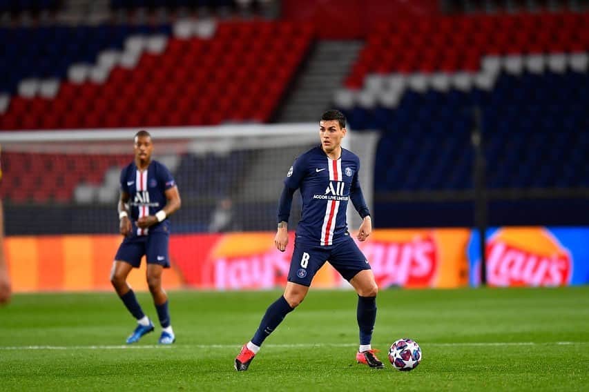 レアンドロ・ダニエル・パレデスのインスタグラム：「Ici c'est paris 👏🏽❤️💙❤️💙」