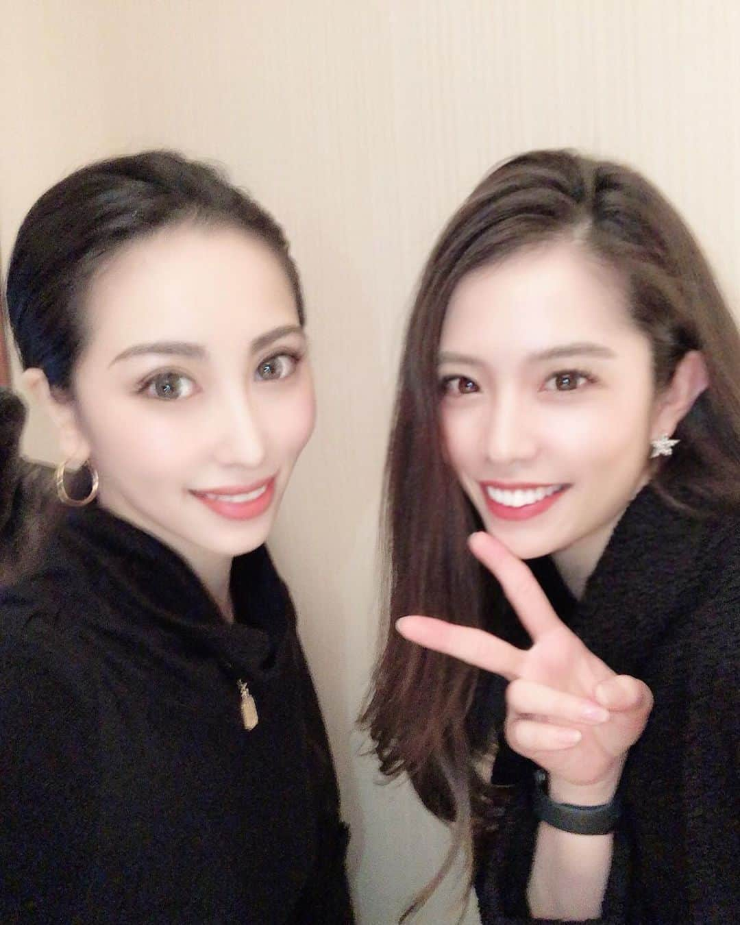 浦田麻緖さんのインスタグラム写真 - (浦田麻緖Instagram)「日々綺麗になる　@shi.0209  ちゃんと中華を🐣 ほんと、綺麗過ぎてアプリなんぞ必要ありませぬwww 最近の女子は、どうなっているのか、、、女子力が高すぎるのょ💕  #目の保養　#美女　#綺麗　#美は永久 #女子力　#中国飯店　#中華 #グルメ　#yummy」3月12日 9時15分 - mao.urata