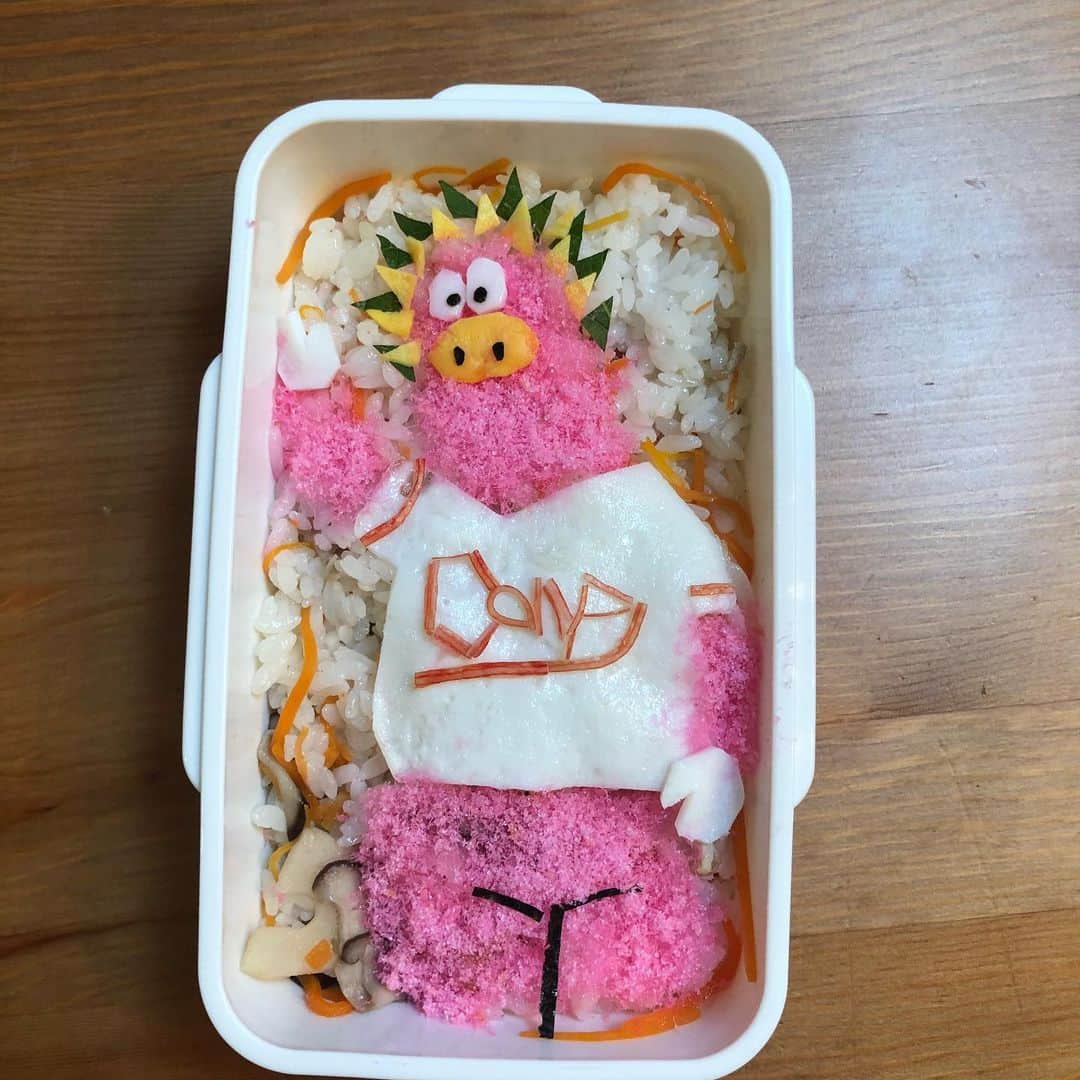 尾関高文さんのインスタグラム写真 - (尾関高文Instagram)「スラィリーのお弁当。ピンクスラィリーは幸運が訪れるようですよ！」3月12日 9時37分 - ojecky