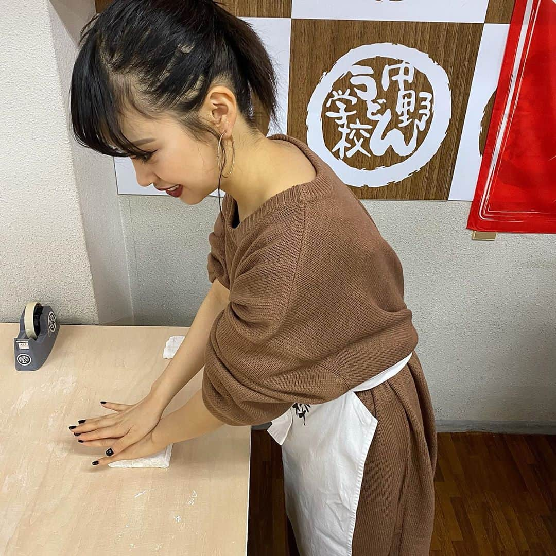 愛子さんのインスタグラム写真 - (愛子Instagram)「香川旅行１日目 #中野うどん学校  に行ってうどんつくった🍚揉むときとか足踏みの時に音楽が流れてすごい楽しかった😌 猫に遭遇してうちだけ猫パンチくらった」3月12日 9時41分 - aikoo__desu