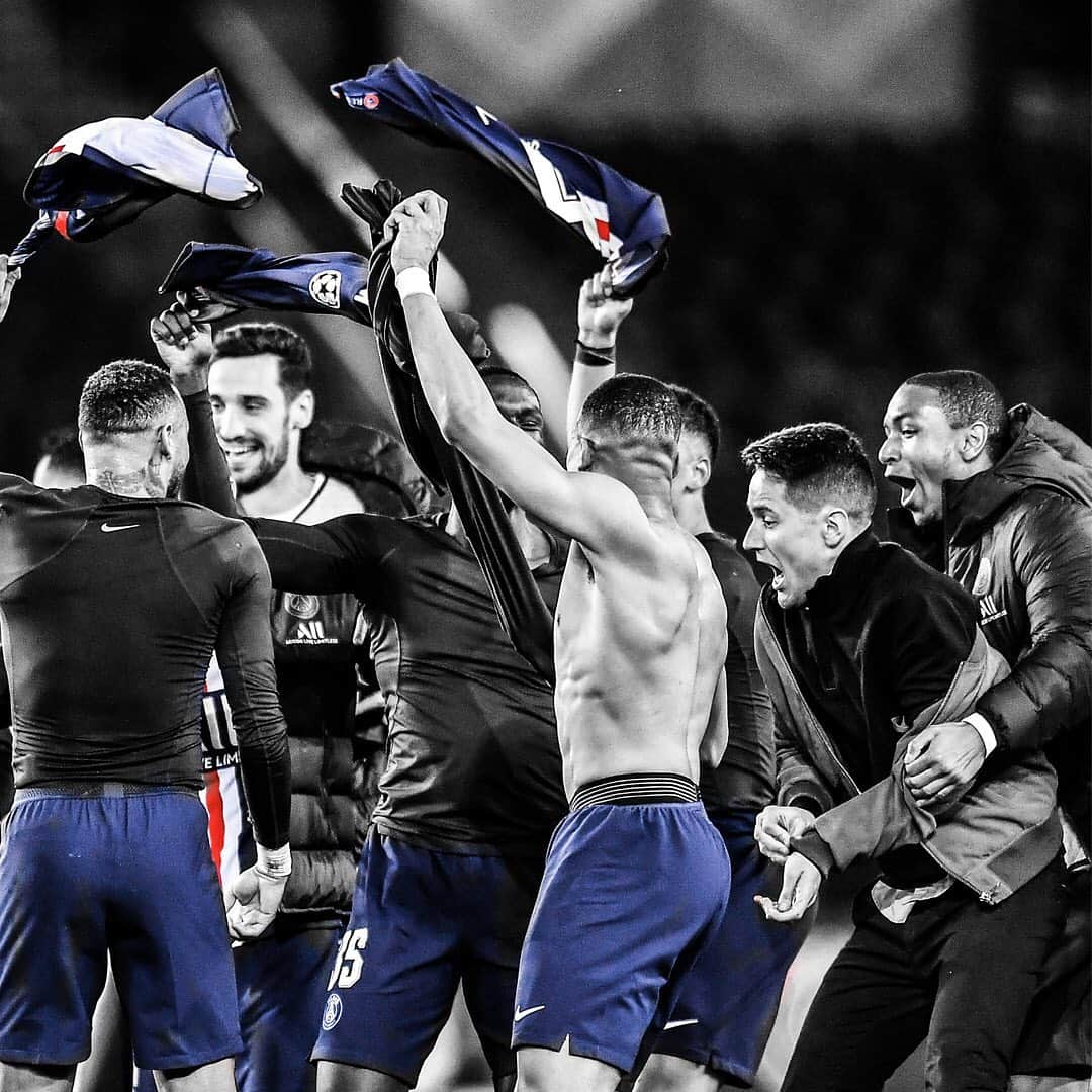 パリ・サンジェルマンFCさんのインスタグラム写真 - (パリ・サンジェルマンFCInstagram)「👌🏻❤️💙 .  A magical night ✨ Une nuit magique ✨ . #ICICESTPARIS #AllezParis #PSG #Paris #UCL #PSGBVB #ParisSaintGermain」3月12日 9時59分 - psg