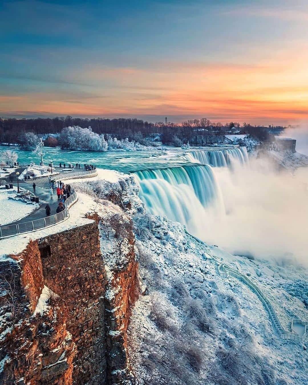 Official RICOH THETAさんのインスタグラム写真 - (Official RICOH THETAInstagram)「Niagara Falls should definitely be on your travel bucket list for 2020 ! 🌊💦🌅 #WHERETOGOWEDNESDAY is American Falls 🇺🇸 📸: @overthefallstours」3月12日 10時01分 - theta360official