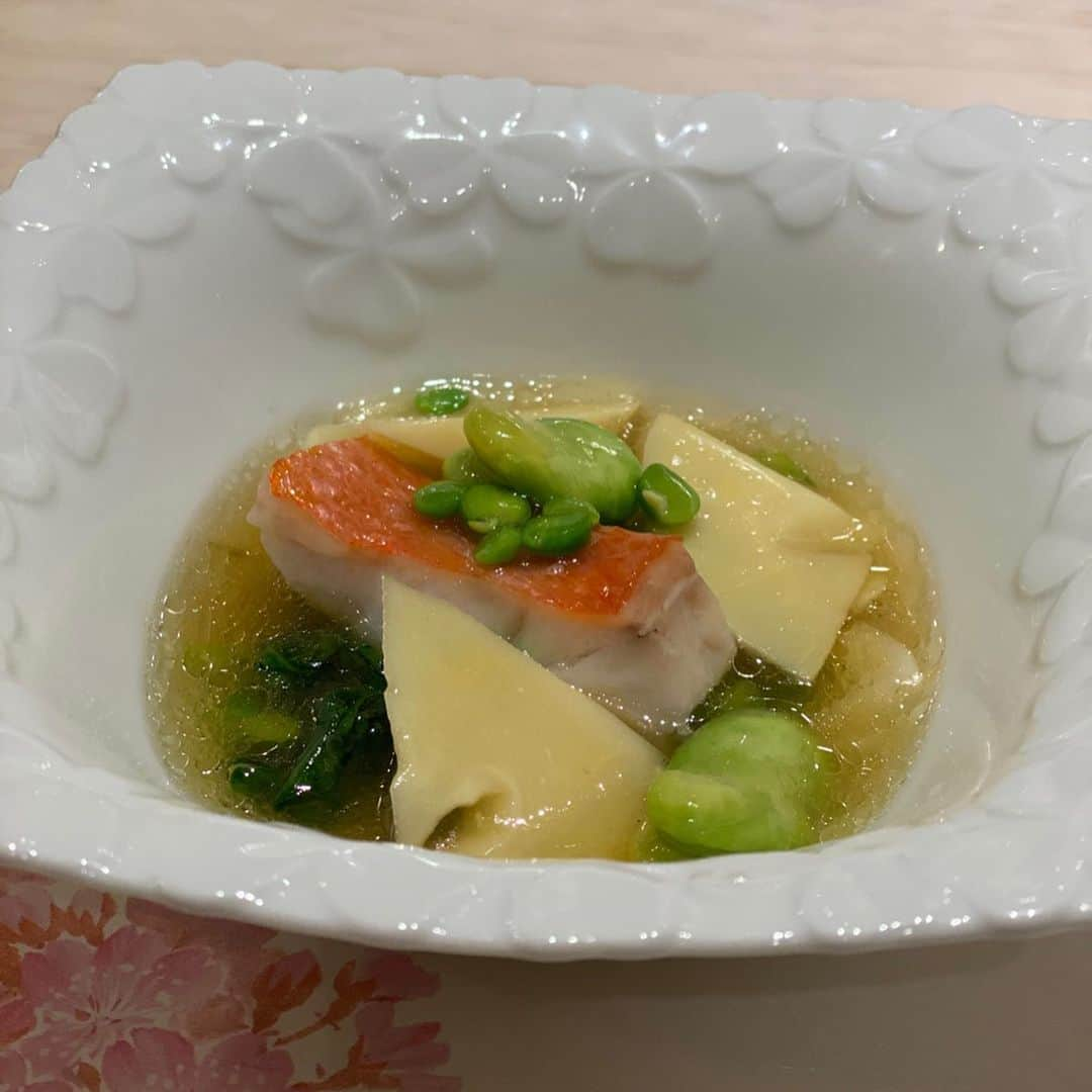 鳳山えりさんのインスタグラム写真 - (鳳山えりInstagram)「この春雨のからすみがけが、超美味でした❗️﻿ ミシュランのやまの辺さんの中華🥠﻿ ﻿ ふぐの白子の麻婆豆腐は真似できないけど、これはできそぅ笑﻿ ﻿ 何食べたい？と聞かれたら、9割は中華って言います🥟﻿ あと焼肉誘われたら断りません笑﻿ ﻿ ﻿ #どうでもいい話でした﻿ #オリンピックあるのかしら﻿ #大好きだから心配すぎる﻿ #柔道みたすぎる﻿ #ミシュラン﻿ #やまの辺﻿」3月12日 10時38分 - eri_toriyama