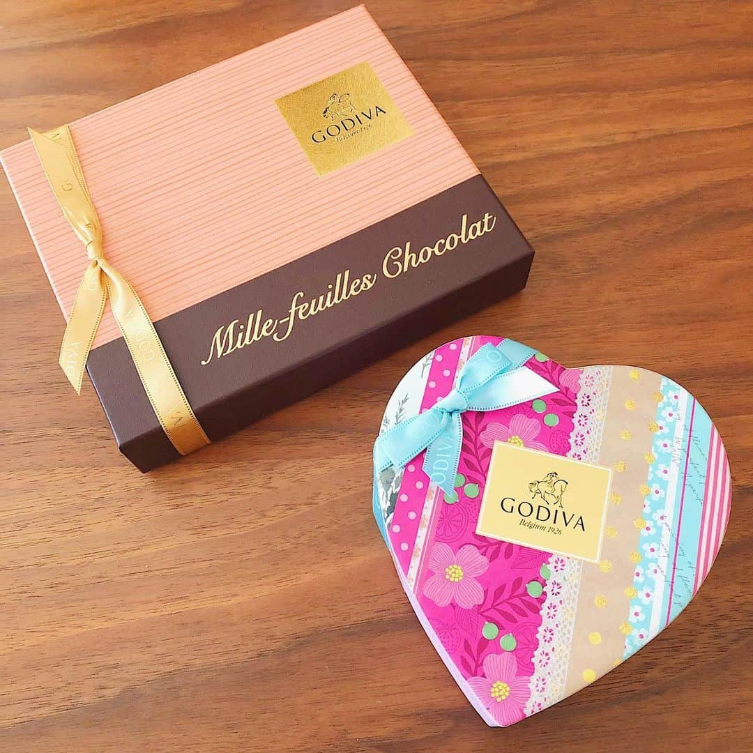 のインスタグラム：「高級チョコレート😍 自分では滅多に買わないから嬉しすぎる😭💕 ありがとうございます☺️ #岡部玲子 #子育て　#主婦　#アラフォーママ　#タレント　#レポーター　#40代　#40歳　#競馬　#競馬キャスター　#馬　#ゴディバ　##ホワイトデー　#義理の両親からのプレゼント #義理の兄からのプレゼント #感謝　#高級チョコレート #mama #chocolate #godiva #sweets #love #delicious #happy」