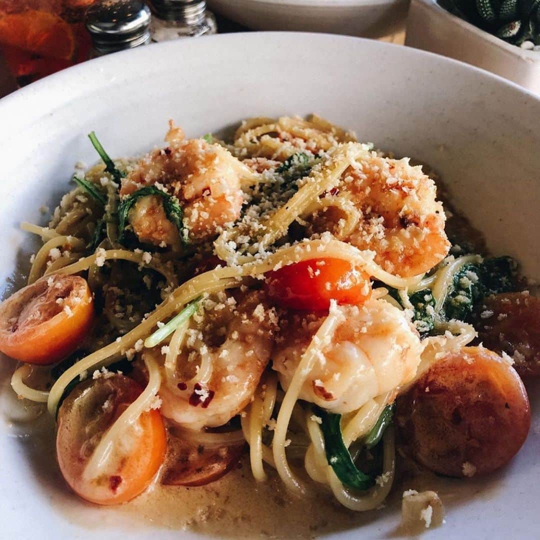 Eater LAさんのインスタグラム写真 - (Eater LAInstagram)「Shrimp pasta from @littleruby with spaghetti, chilli oil, lime, tomatoes, and arugula. 📸: @fullsendsameri. Hashtag #eaterla on your best photos for a chance to be featured.」3月12日 10時36分 - eater_la