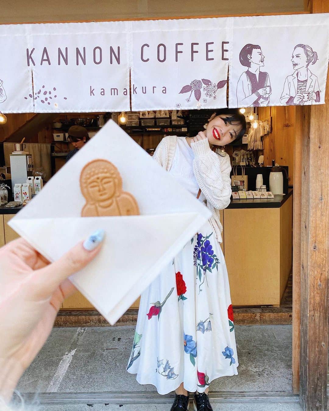 中島奈津希さんのインスタグラム写真 - (中島奈津希Instagram)「☕️💭❤️﻿ ﻿ ﻿ ﻿ ﻿ ﻿ ずっと行ってみたかった﻿ #鎌倉 にある＂#kannoncoffee ＂﻿ ﻿ #鎌倉の大仏 さまのクッキーが﻿ シュールな可愛さで美味しかったよ😆💭💕﻿ ﻿ ﻿ ﻿ ﻿ ﻿ ﻿ ﻿ ﻿ 5枚目の写真は﻿ トンビを見つけて興奮してたのだけど、﻿ その後、﻿ もう大丈夫ってぐらいの数のトンビを見たのでした😂😂💭🦅笑﻿ ﻿ ☁️☁️☁️☁️☁️☁️☁️☁️☁️☁️☁️☁️☁️☁️☁️☁️﻿ #kamakura#kamakuratrip#japantrip ﻿ #kannoncoffeekamakura#カンノンコーヒー　﻿ #鎌倉旅行#鎌倉観光#女子旅#おなつ旅#おなつカフェ」3月12日 10時42分 - nakajima_natsuki