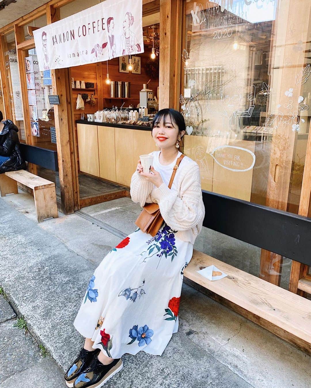 中島奈津希さんのインスタグラム写真 - (中島奈津希Instagram)「☕️💭❤️﻿ ﻿ ﻿ ﻿ ﻿ ﻿ ずっと行ってみたかった﻿ #鎌倉 にある＂#kannoncoffee ＂﻿ ﻿ #鎌倉の大仏 さまのクッキーが﻿ シュールな可愛さで美味しかったよ😆💭💕﻿ ﻿ ﻿ ﻿ ﻿ ﻿ ﻿ ﻿ ﻿ 5枚目の写真は﻿ トンビを見つけて興奮してたのだけど、﻿ その後、﻿ もう大丈夫ってぐらいの数のトンビを見たのでした😂😂💭🦅笑﻿ ﻿ ☁️☁️☁️☁️☁️☁️☁️☁️☁️☁️☁️☁️☁️☁️☁️☁️﻿ #kamakura#kamakuratrip#japantrip ﻿ #kannoncoffeekamakura#カンノンコーヒー　﻿ #鎌倉旅行#鎌倉観光#女子旅#おなつ旅#おなつカフェ」3月12日 10時42分 - nakajima_natsuki