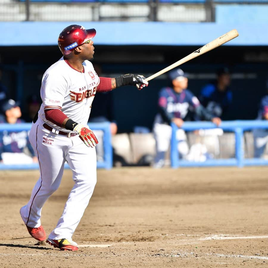 東北楽天ゴールデンイーグルスさんのインスタグラム写真 - (東北楽天ゴールデンイーグルスInstagram)「⚾️ ⚾️E 9-2 L⚾️ 昨日も快勝してオープン戦6連勝‼️ 島内選手がオープン戦2号となる先制3ラン👏🏼 先発の弓削選手は5回2失点のナイスピッチング🤩 ウィーラー選手も2ランで存在をアピール✨ そして中継ぎ陣はこれで6試合連続パーフェクト💯 #rakuteneagles #NOWorNEVERいまこそ #日本一の東北へ  #島内宏明  #弓削隼人 #太田光 #ウィーラー #zelouswheeler  #写真もイープレで」3月12日 11時11分 - rakuten_eagles