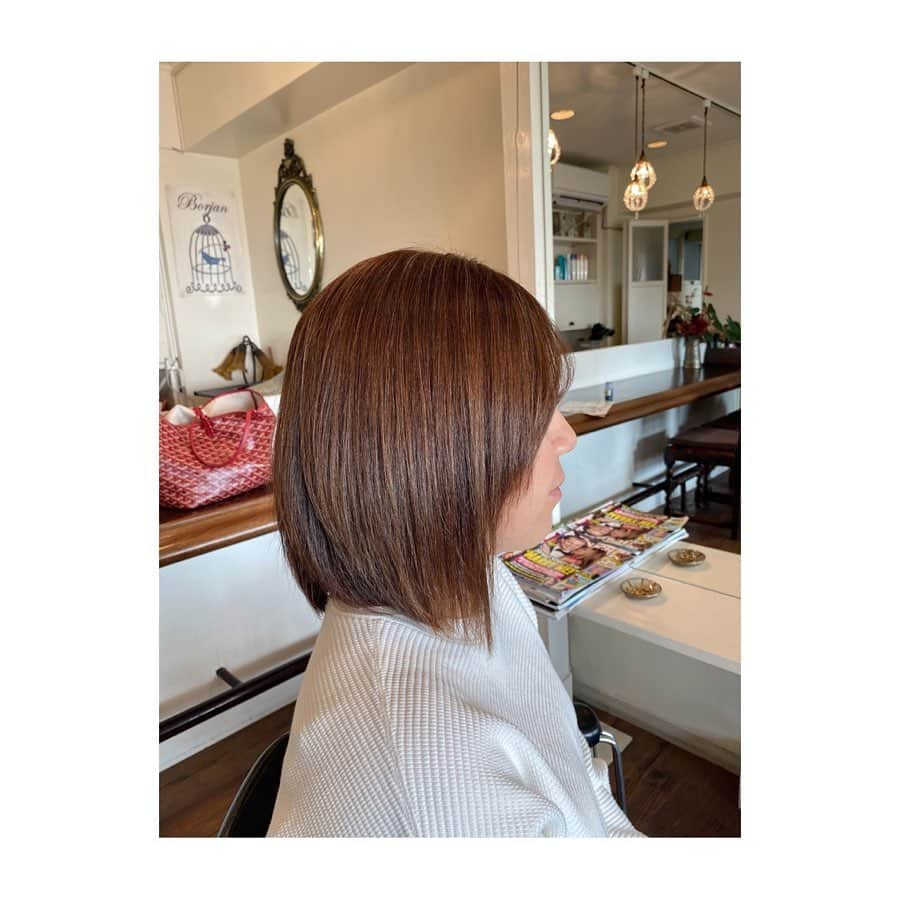 宮里美香さんのインスタグラム写真 - (宮里美香Instagram)「*** New hairstyle!!💇‍♀️ 前髪を少しカットしてもらい、カラーもいい感じに仕上げてくれて大満足🥰ゆかりさん、ありがとうございました❤️ . Borjan 北谷町砂辺の方にあります！ 海が見える美容室です✨ . #new #haircolor #hairstyle #borjan #イメチェン #ニューヘアー  #海が見える #美容室  #ありがとうございました」3月12日 11時21分 - mikamiyazato_official