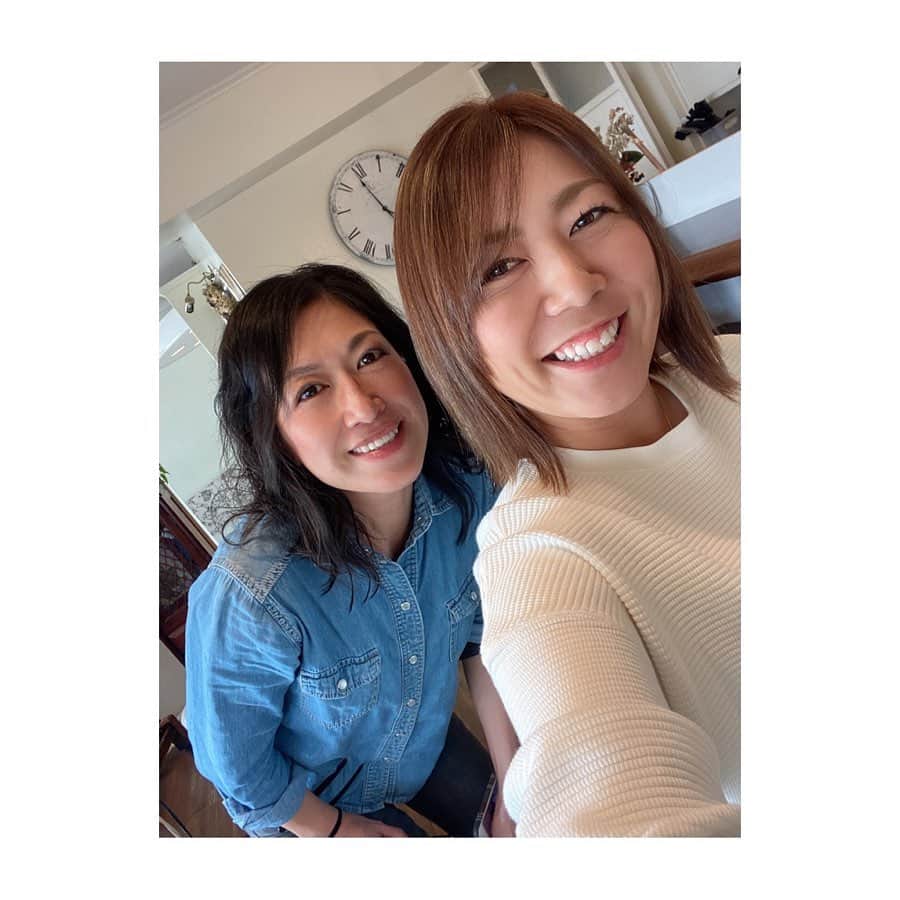 宮里美香のインスタグラム：「*** New hairstyle!!💇‍♀️ 前髪を少しカットしてもらい、カラーもいい感じに仕上げてくれて大満足🥰ゆかりさん、ありがとうございました❤️ . Borjan 北谷町砂辺の方にあります！ 海が見える美容室です✨ . #new #haircolor #hairstyle #borjan #イメチェン #ニューヘアー  #海が見える #美容室  #ありがとうございました」
