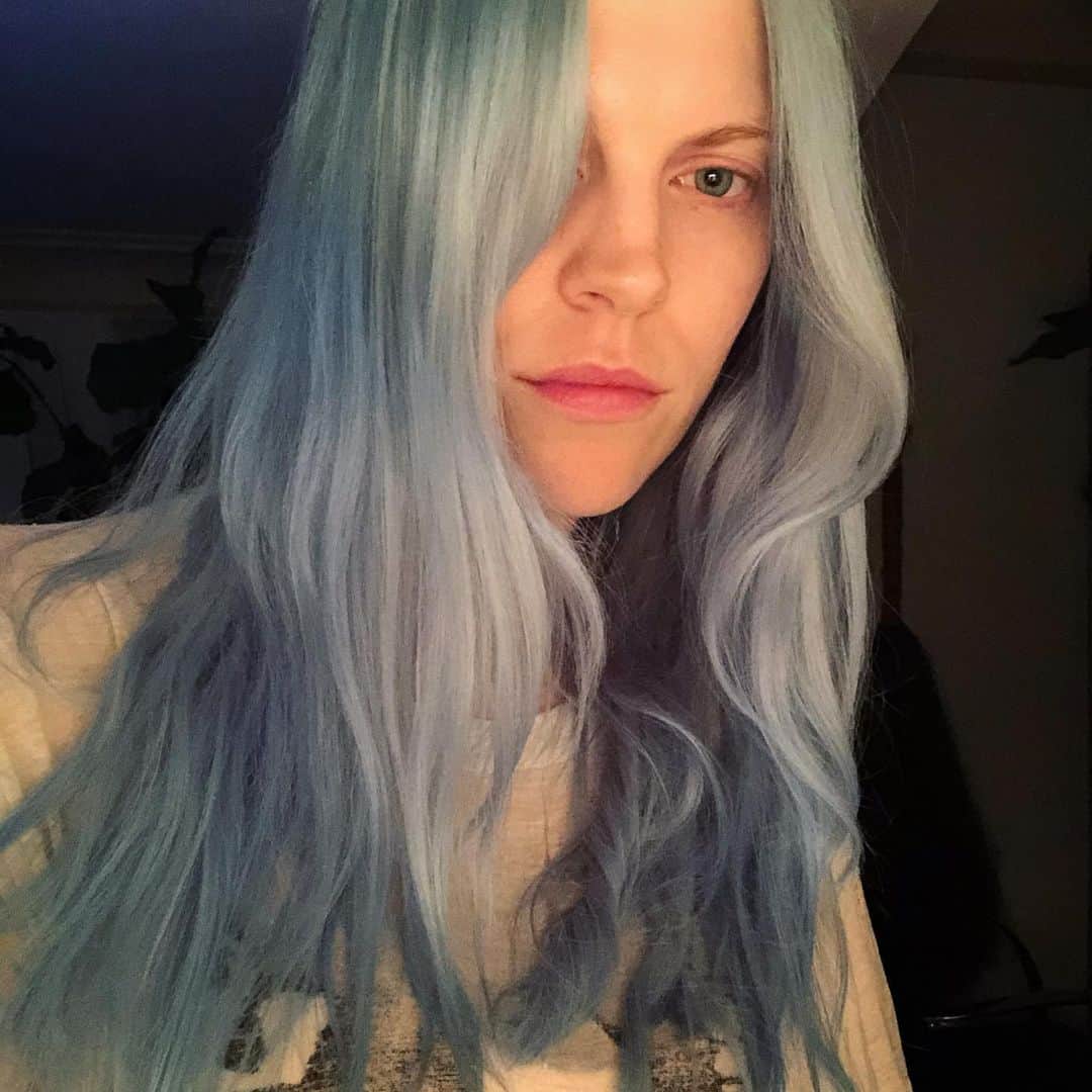 Anna Lylesのインスタグラム：「Medical mask blue #trending」