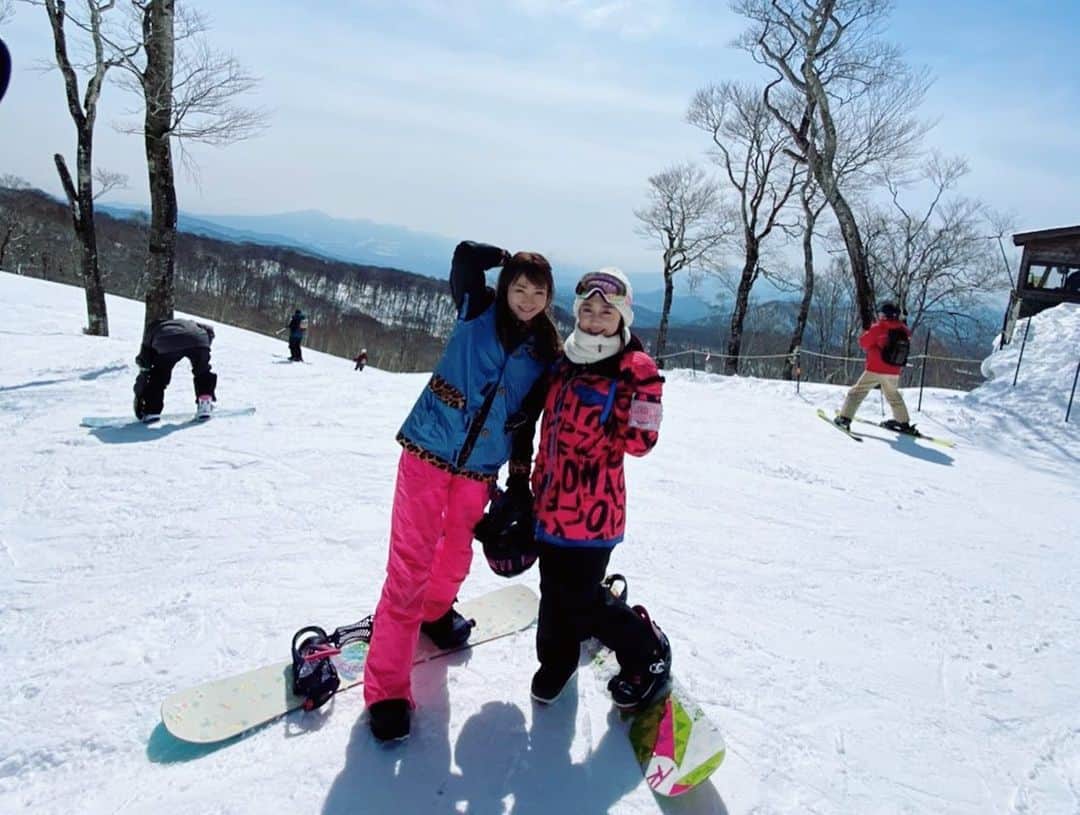 葵ゆりかさんのインスタグラム写真 - (葵ゆりかInstagram)「あゆちゃんと🏂❤️ 日帰りだったけど、気持ちいい晴天で、雪質もよく、帰りに温泉も寄れて最高でした❣️ また来年かなー🏂🥺 #スノボ　#スノボ女子 #スノーボード　#snowboarding #晴天　#☀️#雪山　#ゲレンデ　#春スキー　#🏂　#たんばらスキーパーク」3月12日 11時57分 - yuriyuricchi