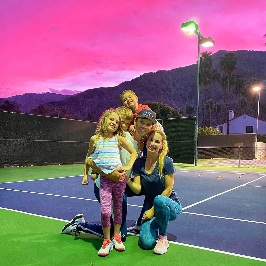 ブライアン兄弟さんのインスタグラム写真 - (ブライアン兄弟Instagram)「Making the most of our last 🤔 trip to #tennisparadise.🌵🎾 @bnpparibasopen」3月12日 11時54分 - bryanbros