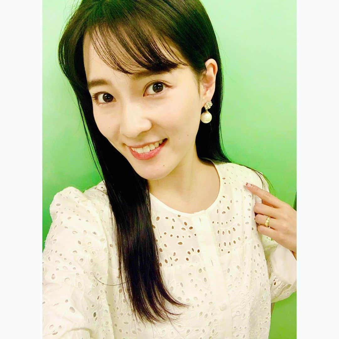 奈津子さんのインスタグラム写真 - (奈津子Instagram)「今季のZARAかなり当たりです。さっそくワンピ×2、デニム×1ゲット😊白い服、大胆な柄物、デニムはZARAのものをワンシーズン気倒すスタイルがおすすめです💖 ・ #家電 #家電好き #家電女優 #奈津子 #春服　#春服コーデ #ザラ #ザラジョ　#プチプラ」3月12日 12時06分 - natsuko_kaden