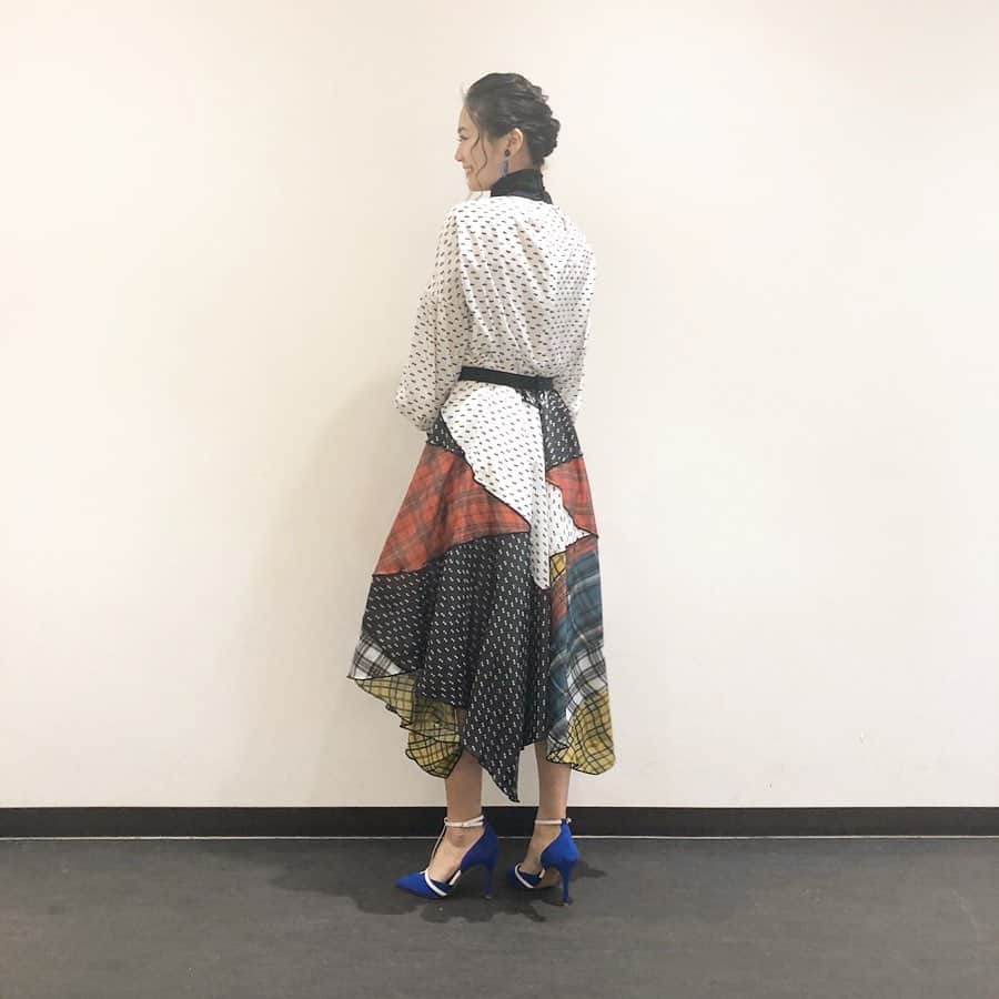 緑川静香さんのインスタグラム写真 - (緑川静香Instagram)「『それって⁉︎実際どうなの課』観てくださった皆様ありがとうございましーたん。﻿ たくさんのメッセージ、嬉しいです😢❤️﻿ とても力になりました。﻿ どうぞこれからもよろしくお願い致します😭✨﻿ ﻿ スタジオ衣装です✨﻿ トップス、スカート共にRESYURYU💕﻿ とても可愛かった☺️﻿ ﻿ #それって実際どうなの課 #実際どうなの課 ﻿ #resyuryu #fashion #clothes  #自撮り川静香﻿ #昨日の写真達をどんどん載せていきますね﻿」3月12日 13時03分 - midorikawa_shizuka