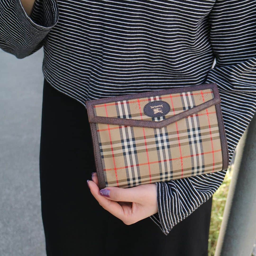 Vintage Brand Boutique AMOREさんのインスタグラム写真 - (Vintage Brand Boutique AMOREInstagram)「SOLD OUT!! Burberry Vintage nova check clutch bag  Free Shipping Worldwide✈️ info@amorevintagetokyo.com #ヴィンテージ #バーバリー#ヴィンテージバーバリー#バーバリーコート #バーバリートレンチコート#ヴィンテージブランドブティック #アモーレ #アモーレトーキョー #表参道 #東京 #青山  #Burberry #vintageburberry #Burberryvintage #vintagebrandboutique #AMORE #amoretokyo #Tokyo #burberrytrenchcoat #Omotesando #Aoyama #vintagebag」3月12日 13時11分 - amore_tokyo