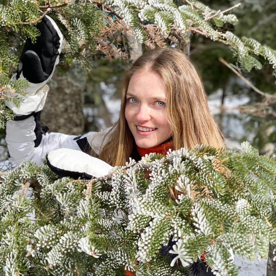 ヴラダ・ロスリャコヴァのインスタグラム：「Catching last signs of winter.」