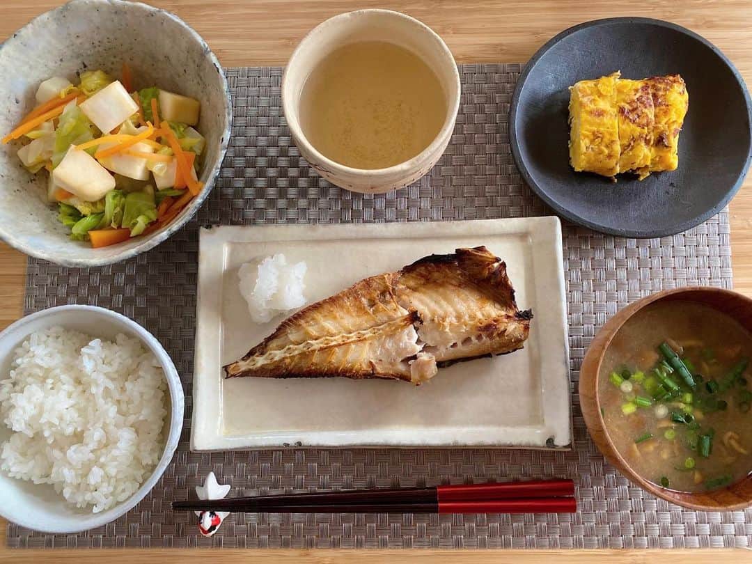 喜国雅彦＆国樹由香さんのインスタグラム写真 - (喜国雅彦＆国樹由香Instagram)「喜国さんがほとんど作ってくれた朝ごはん。感謝！（由）  #foodstagram #breakfast #japanesefood #yummy #homemade #お魚は国樹が焼きました #そして身が崩れました #和食 #朝ごはん #おうちごはん」3月12日 13時52分 - kunikikuni