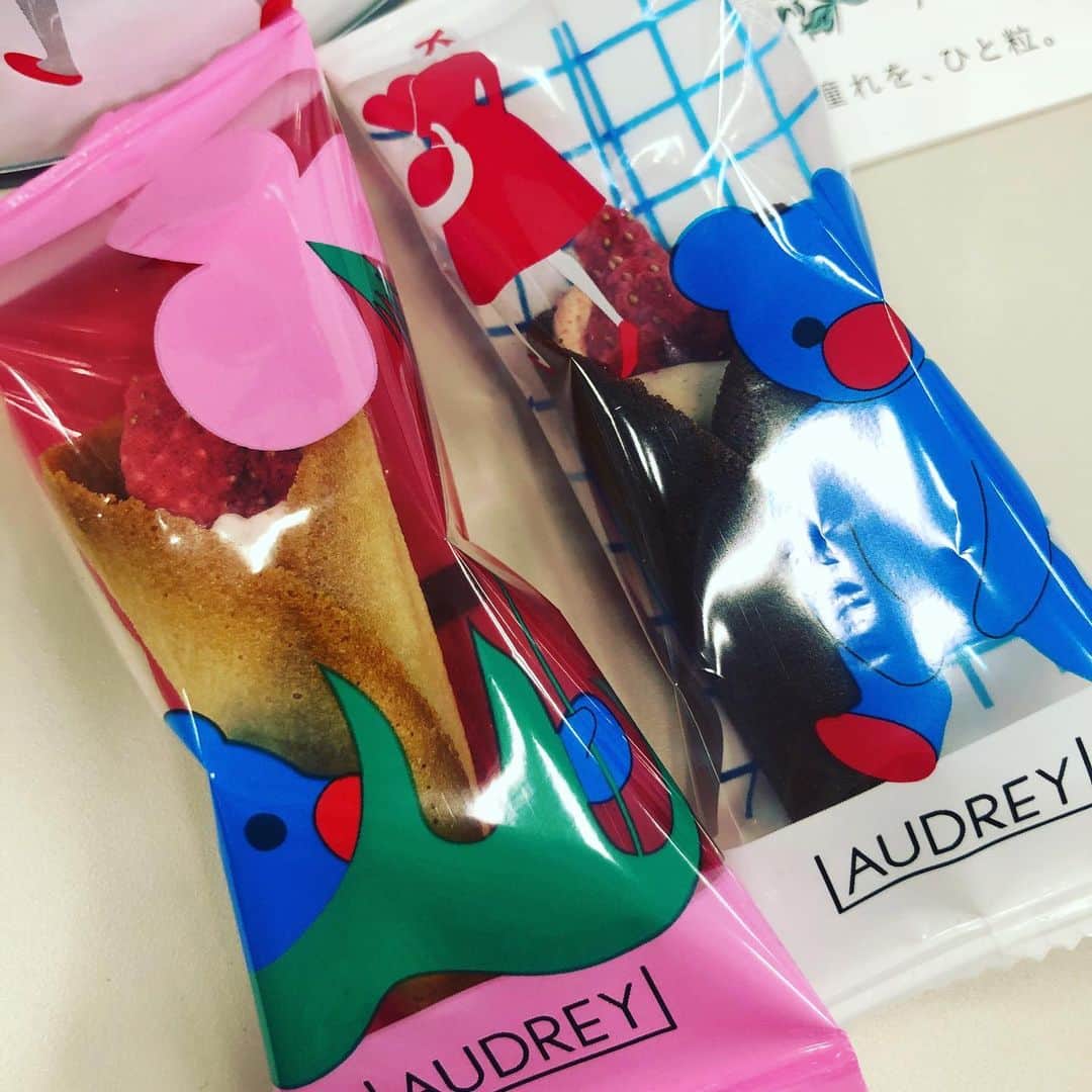 美甘子さんのインスタグラム写真 - (美甘子Instagram)「開けたら中も可愛くてまたポスト。 #ホワイトデー #audrey #オードリー洋菓子」3月12日 14時15分 - rekish_mikako