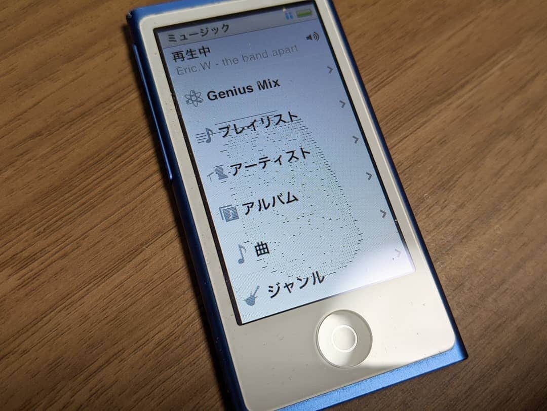 牛沢のインスタグラム：「こないだiPod nanoが生産終了してて悲しいって言ったそばから画面にノイズが入るようになって悲しんでいる いい加減サブスクサービス使い始めろって事だな…」