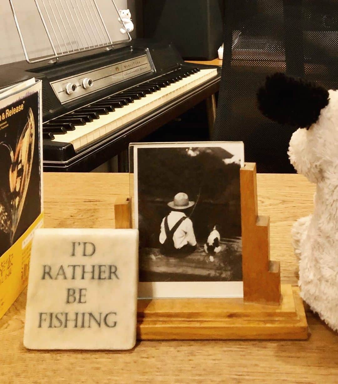 高橋幸宏さんのインスタグラム写真 - (高橋幸宏Instagram)「寝る前に、これが僕かも。 小さな時から、変わってない。 そう、憧れ,,, #myself #dog  #fishing」3月13日 1時30分 - room66_yukihiro