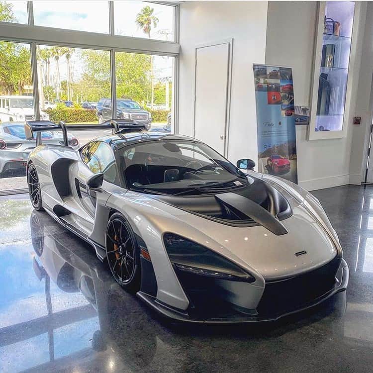 Amazing Carsさんのインスタグラム写真 - (Amazing CarsInstagram)「Who else needs a McLaren Senna?? Photo via: @scottsmith_official  Second page: @M85Media  Other page: @StancedAutohaus  #McLaren #Senna #AmazingCars247」3月13日 1時27分 - amazingcars247