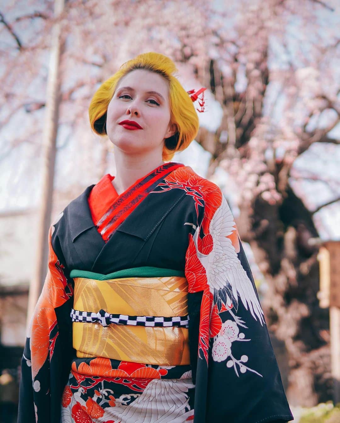 Anji SALZさんのインスタグラム写真 - (Anji SALZInstagram)「Hello, today was my birthday 🥳 And it’s my own kinda tradition to dress up in the fanciest kimono for the day - so I did 😆 I’ve never worn a furisode before, so here is my Edo inspired furi debut 🌸🌸 It’s antique and from Taisho/early Showa period (I’ll post more details another day)  今日は私の誕生日でした。❤️ 必ず毎年、自分をお祝いする気持ちでオシャレな着物で出かける👘 振袖は着たことがなくて、今日こそって感じでアンティーク花嫁さんようの着物で川越ぶらぶら👀 #happybirthdaytome #salztokyo #kimono」3月12日 23時56分 - salztokyo
