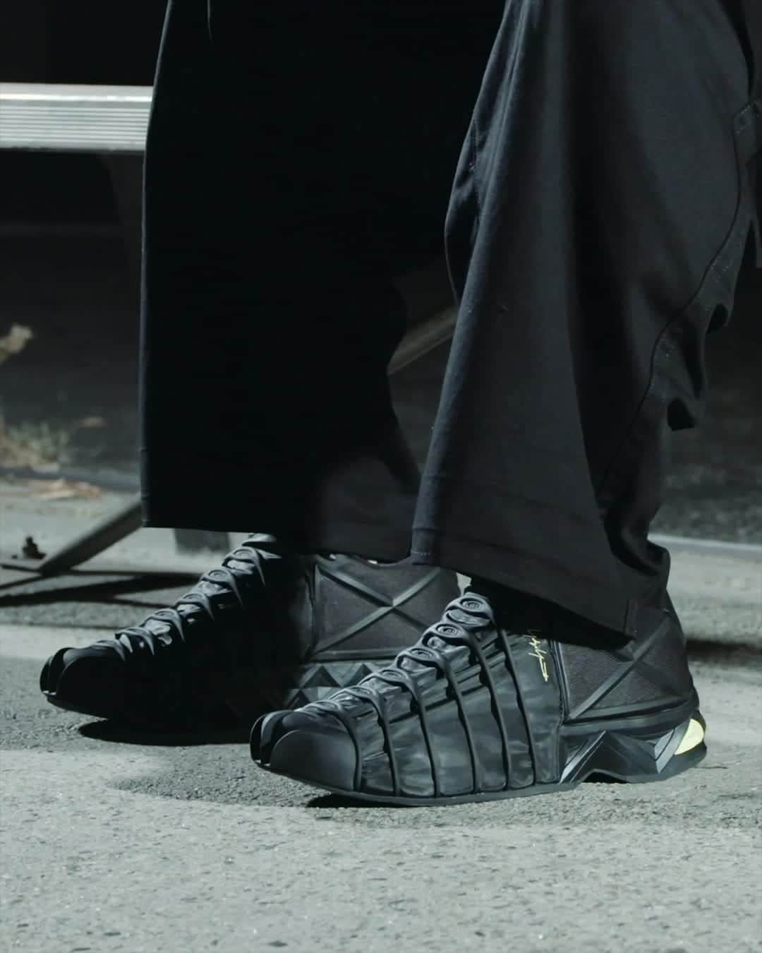 ワイスリーのインスタグラム：「Y-3 YUUTO. Y-3 Spring/Summer 2020. --- #adidas #Y3 #YohjiYamamoto Discover the collection at adidas.com/y-3」