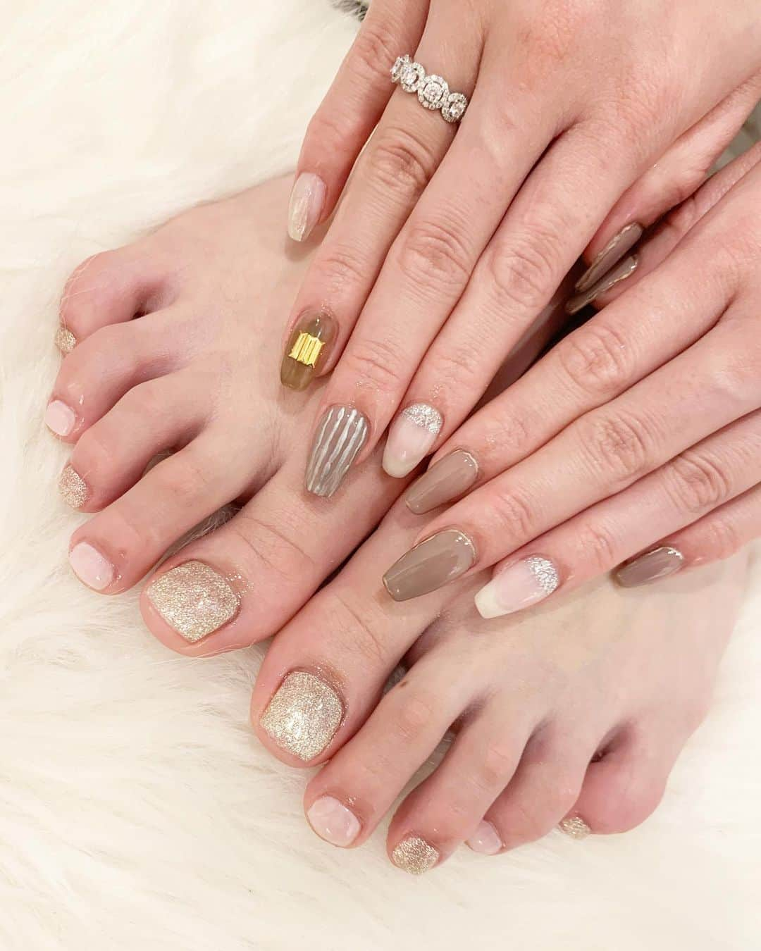 伊東亜梨沙さんのインスタグラム写真 - (伊東亜梨沙Instagram)「newnail💅 今回も @emiriawiz_nailhair で✨ . . #nail #ネイル #newnail #ニュアンスネイル #ニュアンスネイルデザイン #💅」3月13日 0時00分 - arisa__917m