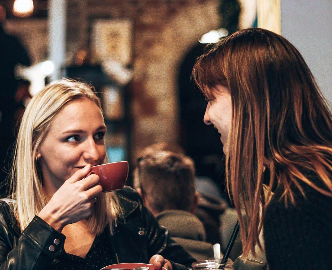 ハンネ・クレスさんのインスタグラム写真 - (ハンネ・クレスInstagram)「Boosting this mood with a coffee and some quality time with my little sister❣️ A lot of events that I have been looking forward to for a long time have been cancelled because of.. you know. Trying to take my mind off the negativity and stay positive. Everything will be fine. ☀️#positiveenergy #bakjetroost 📸 @mclaesphotography」3月13日 0時04分 - hanne.claes