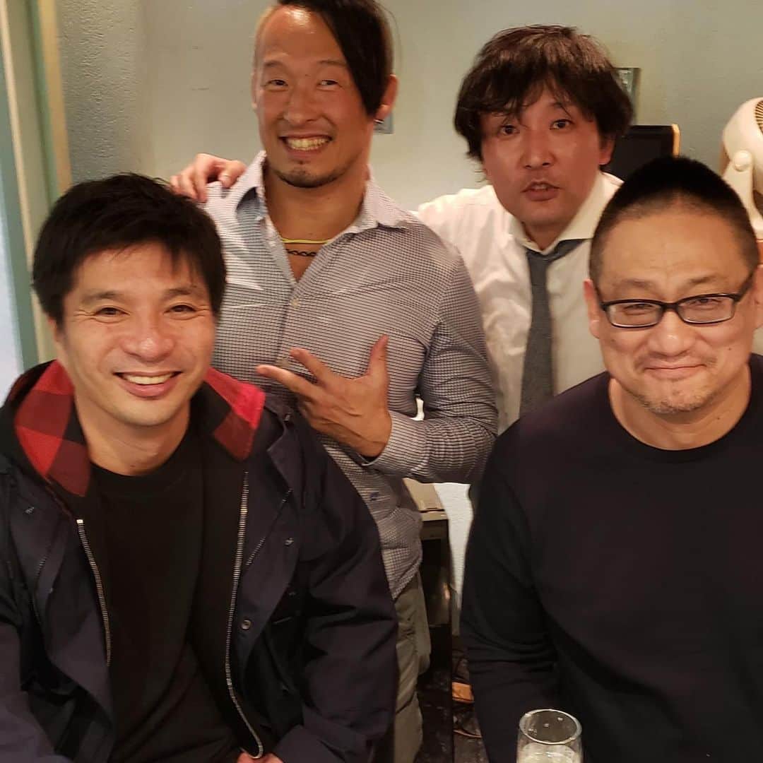 藤田晋のインスタグラム：「ノア首脳会議＠新宿2丁目。 ハッシュドタグ 井プロレスリングノア #prowrestlingnoahjapan」