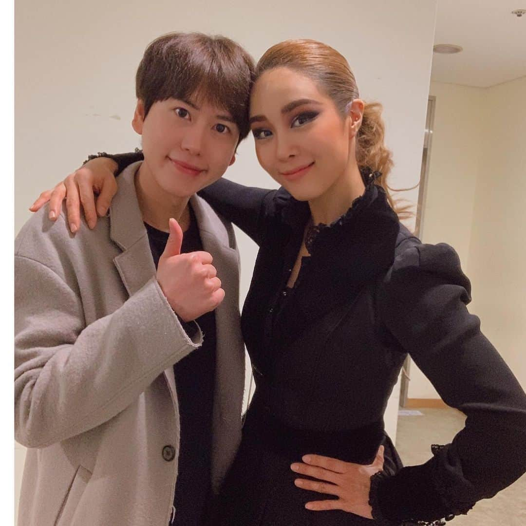 キュヒョンさんのインスタグラム写真 - (キュヒョンInstagram)「뮤지컬 레베카!!!!!!! 정말 재밌었어요 최고!!!! 꿀잼 !!!!!! 소름!!!!!!! #레베카 #규베카 #레규카 #레베규」3月13日 0時25分 - gyuram88