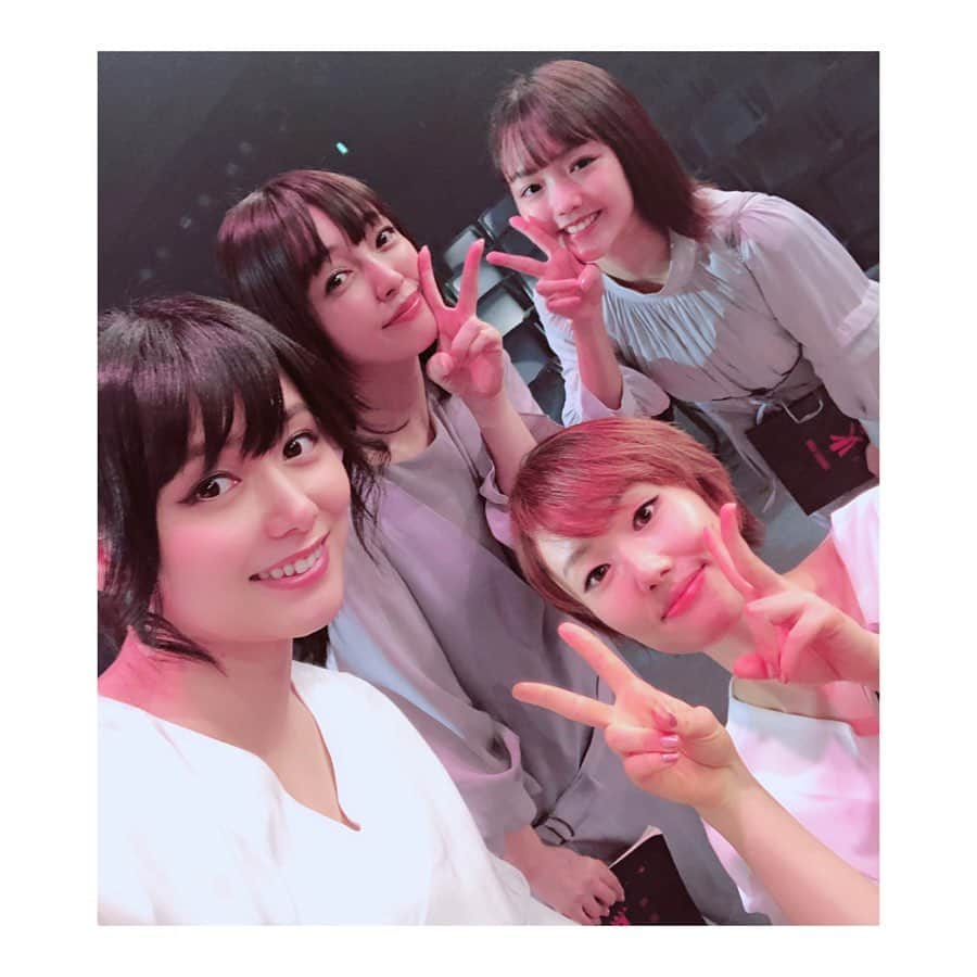 佐藤聡美さんのインスタグラム写真 - (佐藤聡美Instagram)「* * * * TOKYO MX開局25周年×青二プロダクション創立50周年  Symphonic Drama 『火の鳥 〜黎明編〜』 * 先日、無事に無観客公演を終えました。 * * * ブログの方に さらりと書きましたが わたしはね 無観客公演だろうとなんだろうと 役者が板の上に立ったら マイクの前に立ったら やる事は決まってる！と思っているタイプの人間なので 何が起きても大きく変わらない。 だから本番中は、集中出来てたんです。 * でも、終演後に観た がらんとした客席は、なんというか 胸にくるものがありました。 * 無観客公演をやって 改めて、お客様が、皆さんがいないと 成り立たない本当の意味 みたいなものを見つけた気がします。 * わたしたちの思いを受け取ってくれるお客様がいて初めて 報われるというか。 昇華されるというか。 完成されるというか。 * いつも来てくださるお客様の大切さ 存在の大きさを、こんな形で改めて 噛み締める公演になりました。 * * なので改めてお礼を言わせてください。 いつも来てくれてありがとう。 観てくれてありがとう。 感想聞かせてくれてありがとう。 あなたの大切な時間を共有出来ることが 本当に有り難くて幸せ。 いつもありがとうございます。 * 次会えたら直接言えるかな。 その機会を楽しみに待っていますね🌷 * * さて。 幸運なことに 今回の公演は映像作品になるみたいなので たくさんの方に観て頂けますと 嬉しいです☺︎ * いらっしゃれなかったお客様のために 映像作品鋭意制作中のスタッフさんに 応援の念を飛ばしてくださいね…⚡️ * * * * なにやらぐだぐだと自分の想いを 語ってしまいました。 * わあぁああーーーー！！ はずかしーーー！ * 皆さんに気分だけでも味わって欲しくて 写真いっぱい撮りました！ので！ これを見て少しでも ほっこりしてくれたらわたしはうれしいですよ…！！！ * * そんなこんなで 50周年を迎えた青二プロダクションを これからもどうぞよろしくお願いします。 * * * * * #青二プロダクション #火の鳥 #黎明編 #SymphonicDrama  #無観客公演 #姉妹役だったり #誕生日一緒だったり #地元東北だったり #大好きな先輩 #大好きな後輩 #色んな写真を #載せてみました #下地紫野 ちゃん #庄司宇芽香 さん #桑島法子 さん #皆口裕子 さん #福原耕平 さん #藤井ゆきよ ちゃん #島崎信長 くん #新井良平 #津田美波 ちゃん #小山茉美 さん #銀河万丈 さん #佐藤聡美」3月13日 0時55分 - sugar_me58