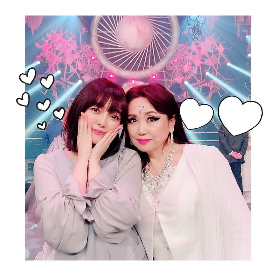 佐藤聡美さんのインスタグラム写真 - (佐藤聡美Instagram)「* * * * TOKYO MX開局25周年×青二プロダクション創立50周年  Symphonic Drama 『火の鳥 〜黎明編〜』 * 先日、無事に無観客公演を終えました。 * * * ブログの方に さらりと書きましたが わたしはね 無観客公演だろうとなんだろうと 役者が板の上に立ったら マイクの前に立ったら やる事は決まってる！と思っているタイプの人間なので 何が起きても大きく変わらない。 だから本番中は、集中出来てたんです。 * でも、終演後に観た がらんとした客席は、なんというか 胸にくるものがありました。 * 無観客公演をやって 改めて、お客様が、皆さんがいないと 成り立たない本当の意味 みたいなものを見つけた気がします。 * わたしたちの思いを受け取ってくれるお客様がいて初めて 報われるというか。 昇華されるというか。 完成されるというか。 * いつも来てくださるお客様の大切さ 存在の大きさを、こんな形で改めて 噛み締める公演になりました。 * * なので改めてお礼を言わせてください。 いつも来てくれてありがとう。 観てくれてありがとう。 感想聞かせてくれてありがとう。 あなたの大切な時間を共有出来ることが 本当に有り難くて幸せ。 いつもありがとうございます。 * 次会えたら直接言えるかな。 その機会を楽しみに待っていますね🌷 * * さて。 幸運なことに 今回の公演は映像作品になるみたいなので たくさんの方に観て頂けますと 嬉しいです☺︎ * いらっしゃれなかったお客様のために 映像作品鋭意制作中のスタッフさんに 応援の念を飛ばしてくださいね…⚡️ * * * * なにやらぐだぐだと自分の想いを 語ってしまいました。 * わあぁああーーーー！！ はずかしーーー！ * 皆さんに気分だけでも味わって欲しくて 写真いっぱい撮りました！ので！ これを見て少しでも ほっこりしてくれたらわたしはうれしいですよ…！！！ * * そんなこんなで 50周年を迎えた青二プロダクションを これからもどうぞよろしくお願いします。 * * * * * #青二プロダクション #火の鳥 #黎明編 #SymphonicDrama  #無観客公演 #姉妹役だったり #誕生日一緒だったり #地元東北だったり #大好きな先輩 #大好きな後輩 #色んな写真を #載せてみました #下地紫野 ちゃん #庄司宇芽香 さん #桑島法子 さん #皆口裕子 さん #福原耕平 さん #藤井ゆきよ ちゃん #島崎信長 くん #新井良平 #津田美波 ちゃん #小山茉美 さん #銀河万丈 さん #佐藤聡美」3月13日 0時55分 - sugar_me58