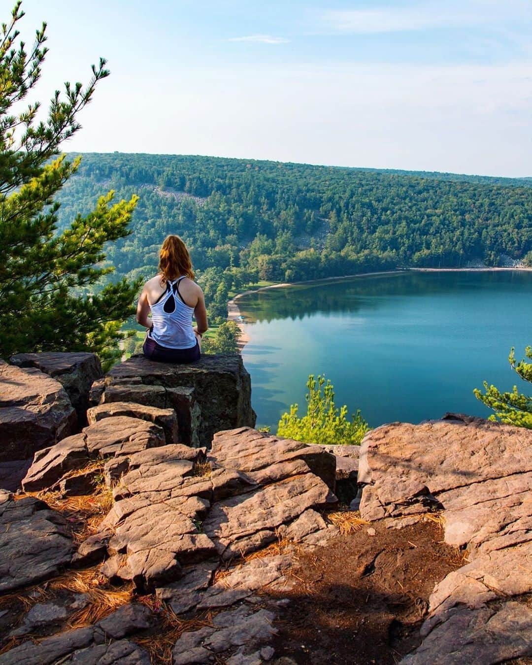 Visit The USAさんのインスタグラム写真 - (Visit The USAInstagram)「Devil's Lake State Park is the largest state park in Wisconsin. 🌲🍃 Located just south of the town of Baraboo, it is the perfect place to hike, explore, and just take in the view. ⛰️ 📸: @soph_gold  #VisitTheUSA」3月13日 1時00分 - visittheusa