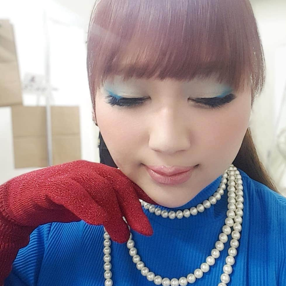 りんごちゃんさんのインスタグラム写真 - (りんごちゃんInstagram)「blueあいしゃどう👀  #メイクに #悩む時間は  #好き♡  #TGC make #プロの技に感動」3月13日 1時08分 - ringochan_0626