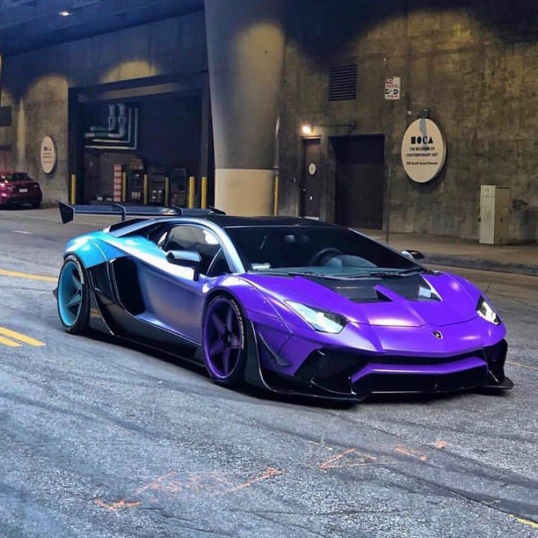のインスタグラム：「Liberty walk自由に歩く！！！ @chrisbrownofficial X LibertyWalk  LB WORKS Aventador Limited Edition !! Serial No.4 !! Well done !! Something special & more crazy!! Congratulation @chrisbrownofficial !! Special thanks to @rdbvik & @rdbla & @libertywalk.usa & @ltmw & @forgiato@libertywalkkato」