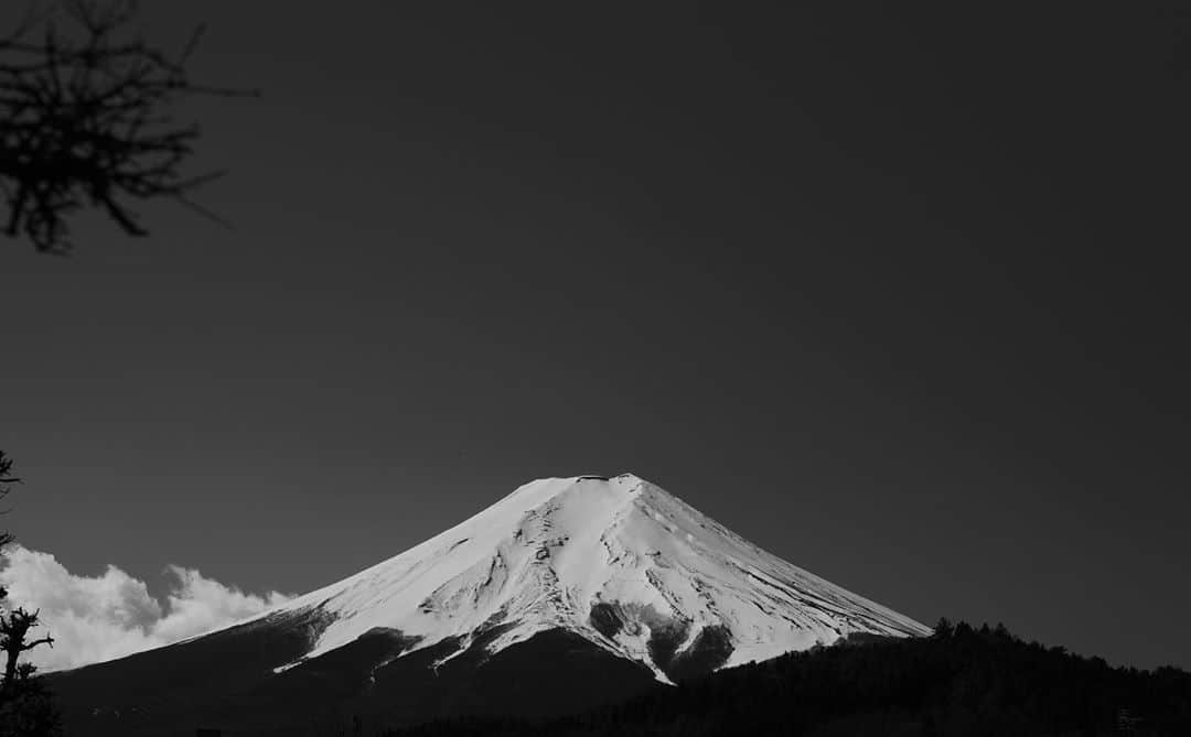 綾野剛さんのインスタグラム写真 - (綾野剛Instagram)「world cultural heritage「Mt.FUJI」 photo by @go_ayano_official  #富士山 #beautiful #FUJISAN」3月12日 16時35分 - go_ayano_official