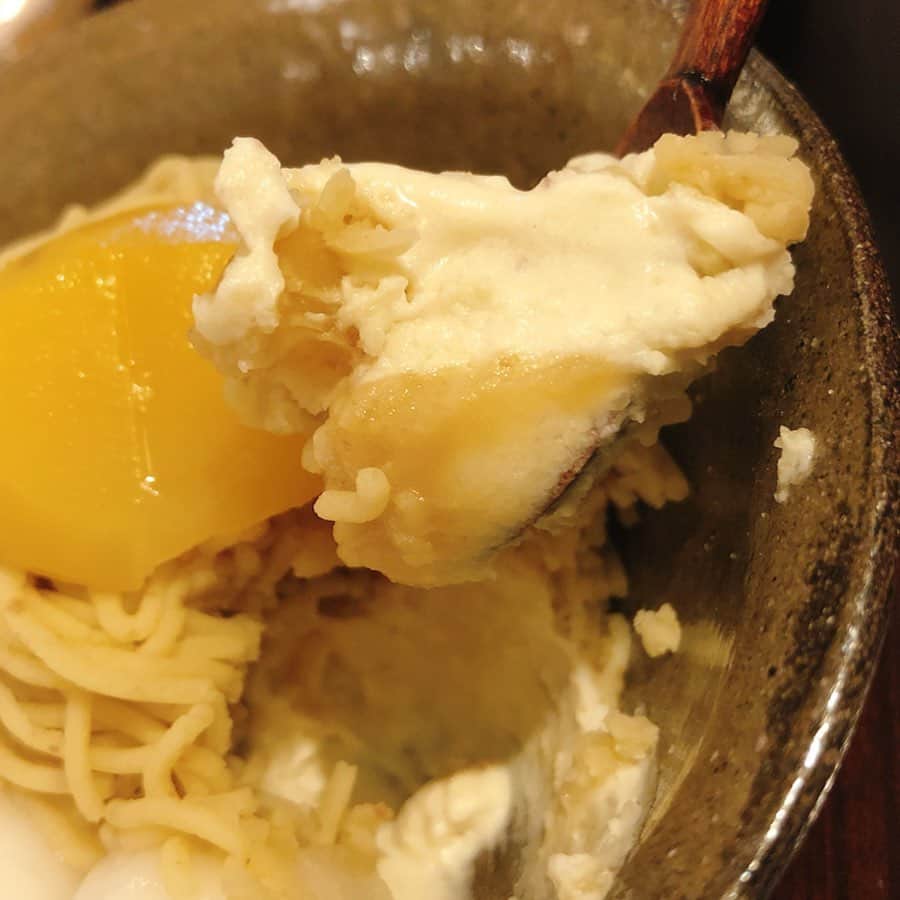里井真由美さんのインスタグラム写真 - (里井真由美Instagram)「🇯🇵🌰 和栗モンブランあんみつ〜 ・ ・ →ぷるぷる白玉添え♡ ・ ・ まずはそのまま、後半で別添えの白みつ かけて食べるのもおいしい〜🌰 ・ ・ 中は生クリームとアイスも♡ ・ ・ 谷中銀座「和栗や」さんに行くと 食べたいものばかり。2個はマスト。笑 ・ ・ @waguriya ・ ・ #あんみつ #モンブランの世界#栗#和栗#栗スイーツ#モンブラン#フランス栗#里井真由美#japan#Gâteauauxmarrons#零食#さといいね#스위트#MontBlanc#ホテルスイーツ#デパ地下スイーツ#ありが糖運動#まゆログ#甜食#Chestnutcake#밤케이크#フードジャーナリスト里井真由美#断面モンブラン#蛋糕#衣替えモンブラン#断面フェチ#食品记者#草莓味」3月12日 16時38分 - mayumi.satoi