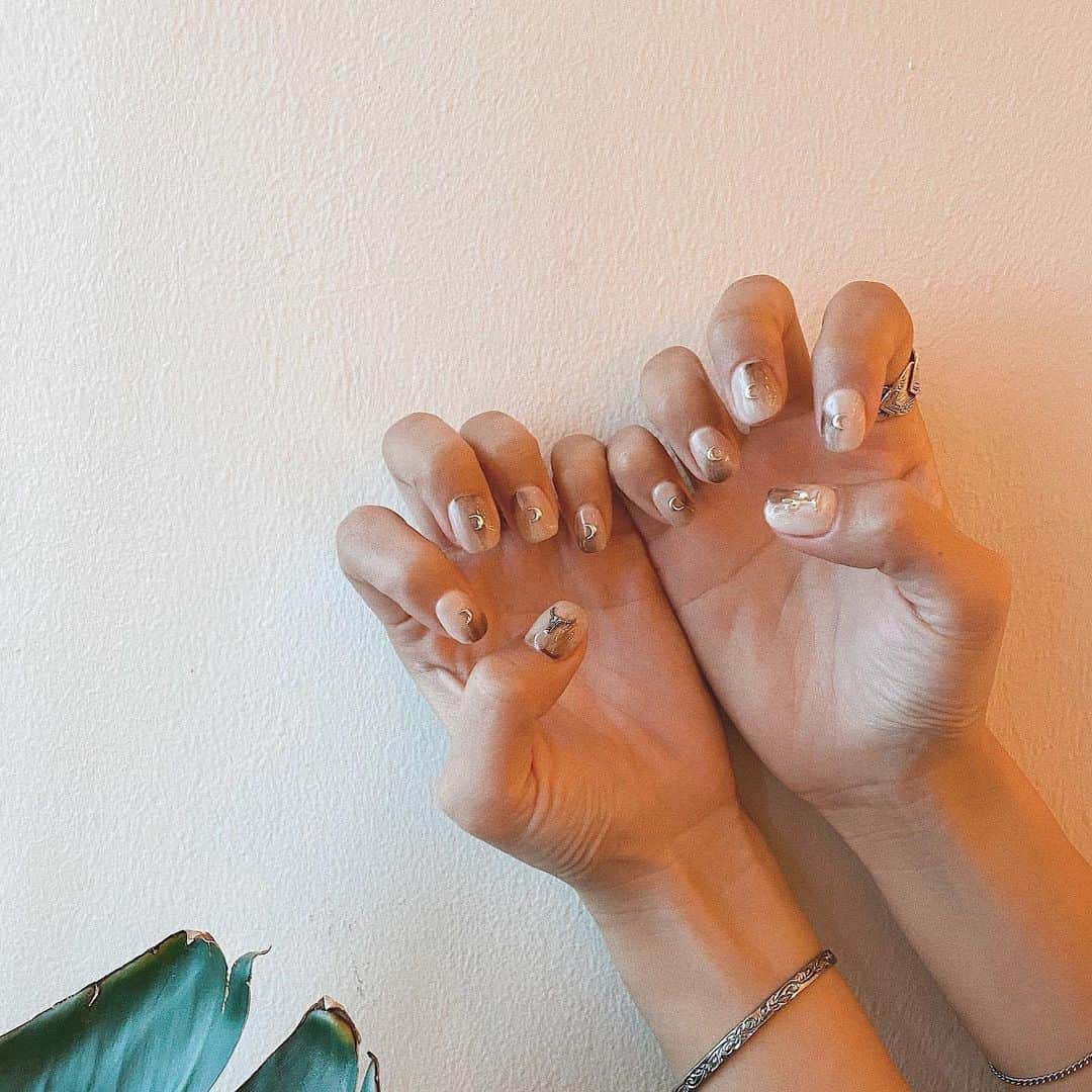 馬詰まほさんのインスタグラム写真 - (馬詰まほInstagram)「new nail💅🏾 thankuuuu🌙🧡 @chipieee_tokyo @chipieee_chiko #mahonailcollection」3月12日 16時52分 - mahorin.1993