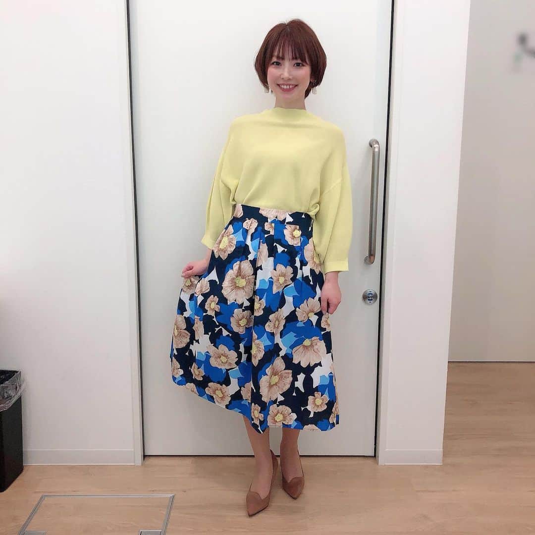 奈良岡希実子のインスタグラム：「春だねえ。 と言われたきょうの衣装😊 ほんと春！ #ミヤネ屋 #気象予報士 #衣装」