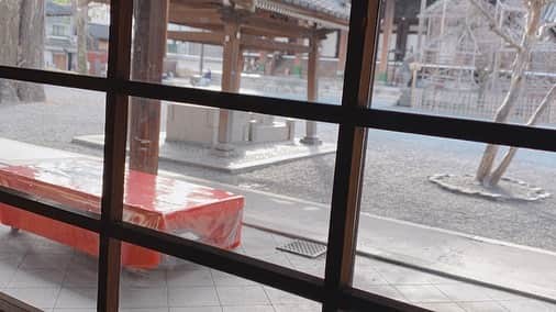 榎本温子さんのインスタグラム写真 - (榎本温子Instagram)「近所にあったら通い詰めてしまうであろうお寺の中にあるカフェ。ほんとに境内にあってびっくり。 #寺カフェ は新しいジャンルかもしれない。 #kyoto #kyotocafe #dd食堂 #京都 #京都カフェ #京都旅行 #kyototrip #instatrip #portrait #instaphoto #instacafe」3月12日 17時23分 - atsuko_bewe