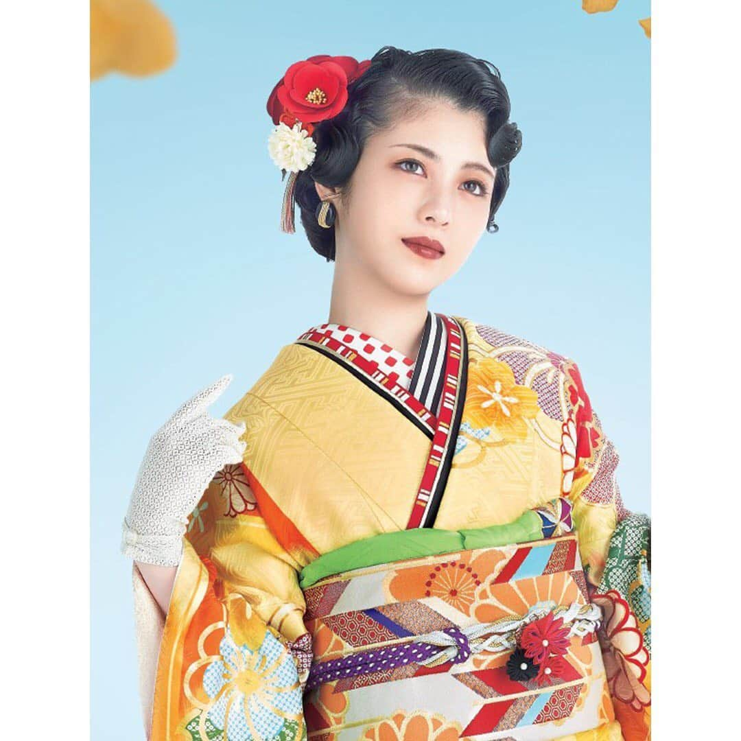 資生堂 Shiseido Group Shiseido Group Official Instagramさんのインスタグラム写真 - (資生堂 Shiseido Group Shiseido Group Official InstagramInstagram)「Another facet of the diverse creations of #ShiseidoHairandMakeupArtists. From cutting-edge Paris-NY catwalks to traditional stages, our Artists are unbound in their inspirations – even by time! Check out this fantastic fusion that blends classic #Kimono fashion with our latest products – enhancing charm, and centuries of style.  Hair & Makeup by @junnakamura24 from @shiseido_hma  @kimono_yuzen #ShiseidoHMA @minami_hamabe.official #ShiseidoArtists #MinamiHamabe #makeupartist #furisode #shiseido #京都きもの友禅 #浜辺美波 #振袖 #着物ヘア #和装ヘア #ヘアメイクアーティスト #資生堂 #资生堂」3月12日 17時28分 - shiseido_corp