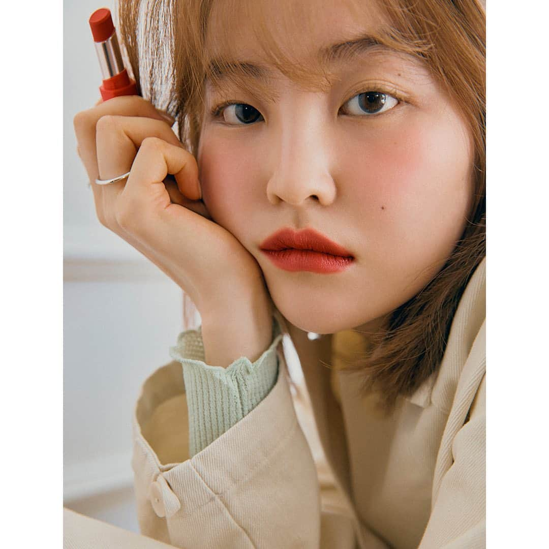 클리오 CLIO officialさんのインスタグラム写真 - (클리오 CLIO officialInstagram)「10가지 컬러 모두 존예💗 #클리오 New #매드매트스테인립 ⠀ ✔️ 가볍게 슬라이딩되는 파우더가 입술에 부드럽게 착~ 밀착! 시간이 지나도 건조함, 각질 부각 걱정 없이 입술에 얇고 가볍게 #착붙매트 💄 ⠀ #예쁘게오래가자 #클리오매드매트스테인립 #올리브영 #클럽클리오 30%할인 중 ⠀ #CLIO #MadMatteStainLips has a 10 colors. It's a #mattelipstick which stick thin on your #lips」3月12日 17時46分 - clio_official