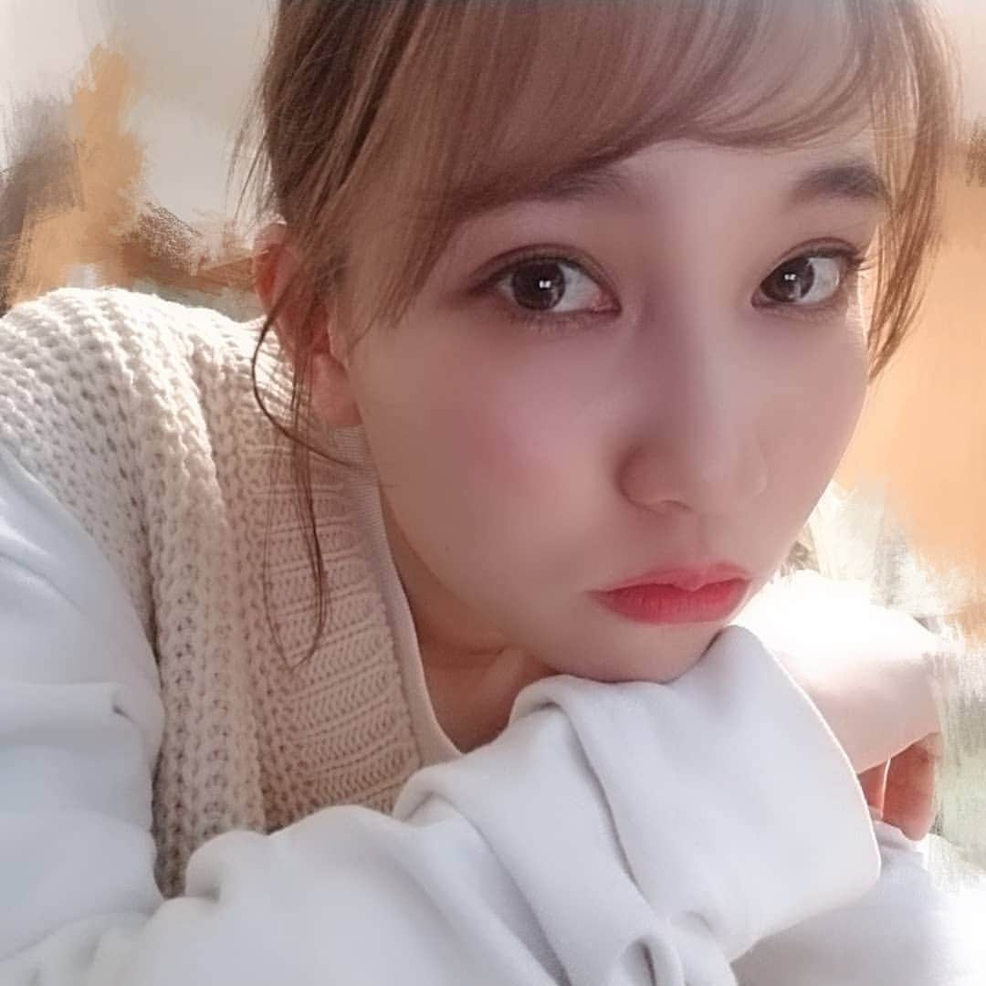 初美メアリさんのインスタグラム写真 - (初美メアリInstagram)「きちんとメイク💄💋✨ ここ数年睫毛は上げない派だったんだけど 最近はまたきっちり上げるのがマイブーム👁️ #メイク #アイメイク #まつげ #モデル #睫毛 #make #madeup #me #model」3月12日 17時58分 - maryhatsumi