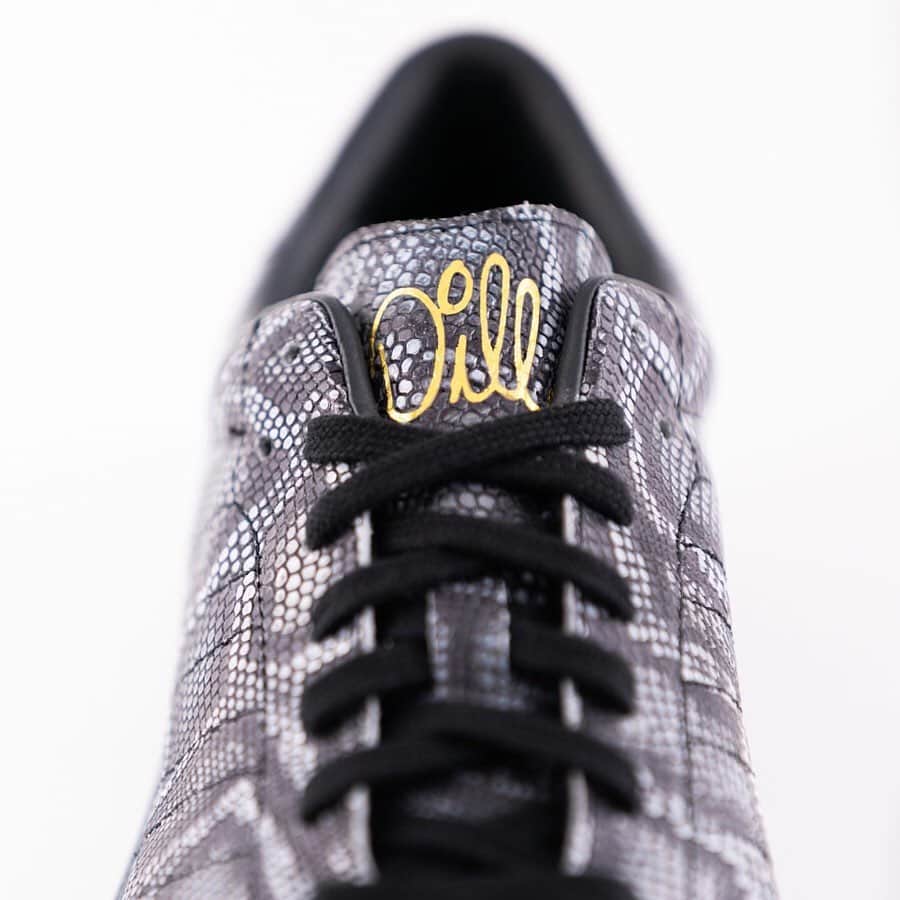 スケートボードのカリフォルニアストリートさんのインスタグラム写真 - (スケートボードのカリフォルニアストリートInstagram)「ADIDAS SAMBA X DILL 品番:FV8226 カラー:SUPCOL/CBLACK/GOLDMT ¥13,200 税込 (送料別)  圧倒的なカリスマ性を放つこのレジェンドスケーター、Jason Dill （ジェイソン・ディル）による2度目のSAMBA、SAMBA DECON by JASON DILL が 3月14日(土)より販売開始します！！少数入荷の為、お早めにどうぞ💥  こちらの商品は、当店のオンラインストア限定販売になります。近隣との混乱を避けるため、実店舗での販売は致しません。（お1人様1足までのご注文とさせて頂きます。） @adidasskateboarding @jason_dill #adidasskateboarding #jasondill #samba #skateboard #skateboarding #skater #カリフォルニアストリート #カリスト #スケートボード #スケボー #スケーター #californiastreet #calst」3月12日 18時13分 - california_street