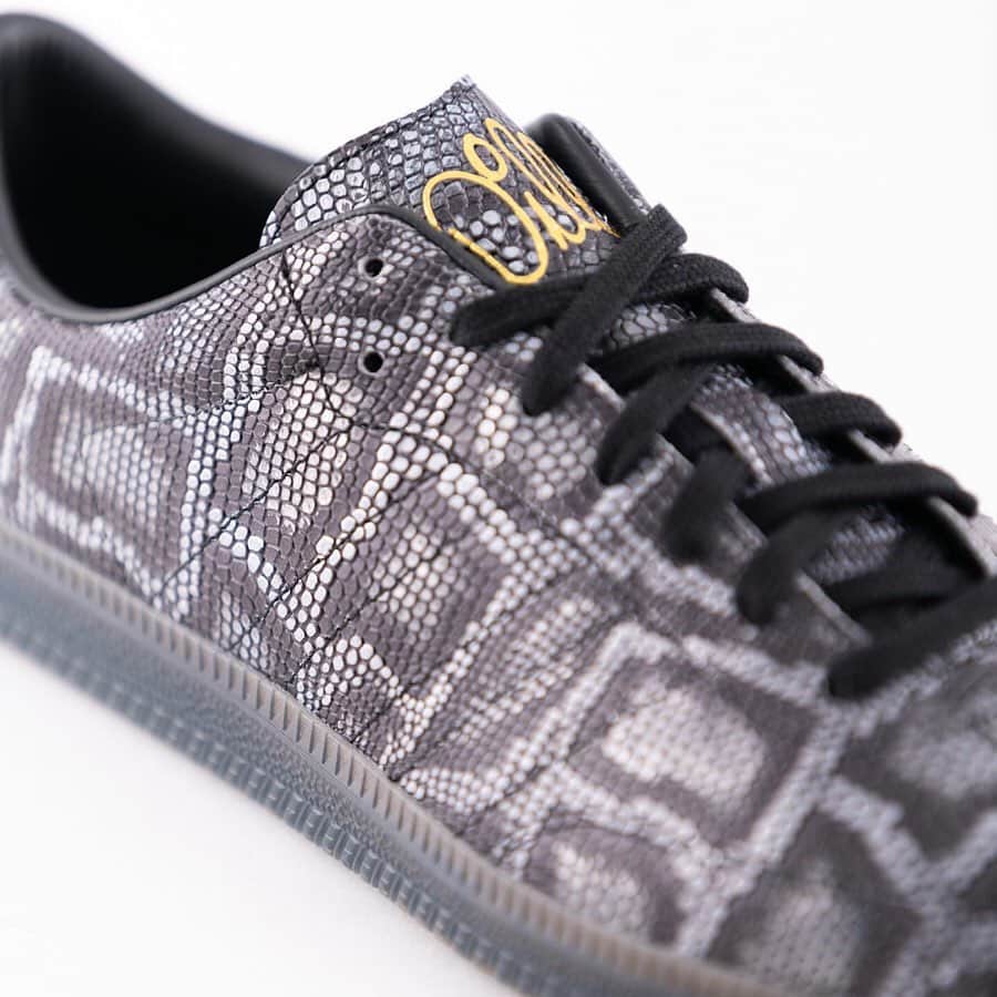スケートボードのカリフォルニアストリートさんのインスタグラム写真 - (スケートボードのカリフォルニアストリートInstagram)「ADIDAS SAMBA X DILL 品番:FV8226 カラー:SUPCOL/CBLACK/GOLDMT ¥13,200 税込 (送料別)  圧倒的なカリスマ性を放つこのレジェンドスケーター、Jason Dill （ジェイソン・ディル）による2度目のSAMBA、SAMBA DECON by JASON DILL が 3月14日(土)より販売開始します！！少数入荷の為、お早めにどうぞ💥  こちらの商品は、当店のオンラインストア限定販売になります。近隣との混乱を避けるため、実店舗での販売は致しません。（お1人様1足までのご注文とさせて頂きます。） @adidasskateboarding @jason_dill #adidasskateboarding #jasondill #samba #skateboard #skateboarding #skater #カリフォルニアストリート #カリスト #スケートボード #スケボー #スケーター #californiastreet #calst」3月12日 18時13分 - california_street